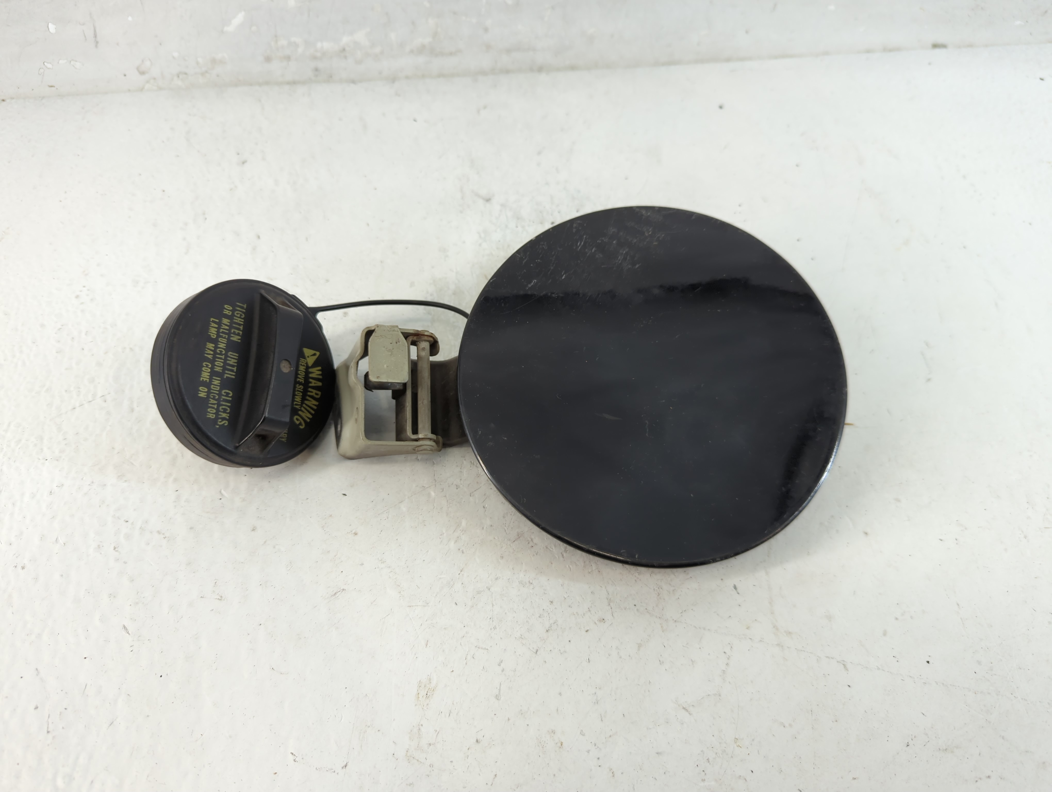 Picture of 2008 Suzuki Sx4 Fuel Tank Door Lid Gas Tank Black 843279