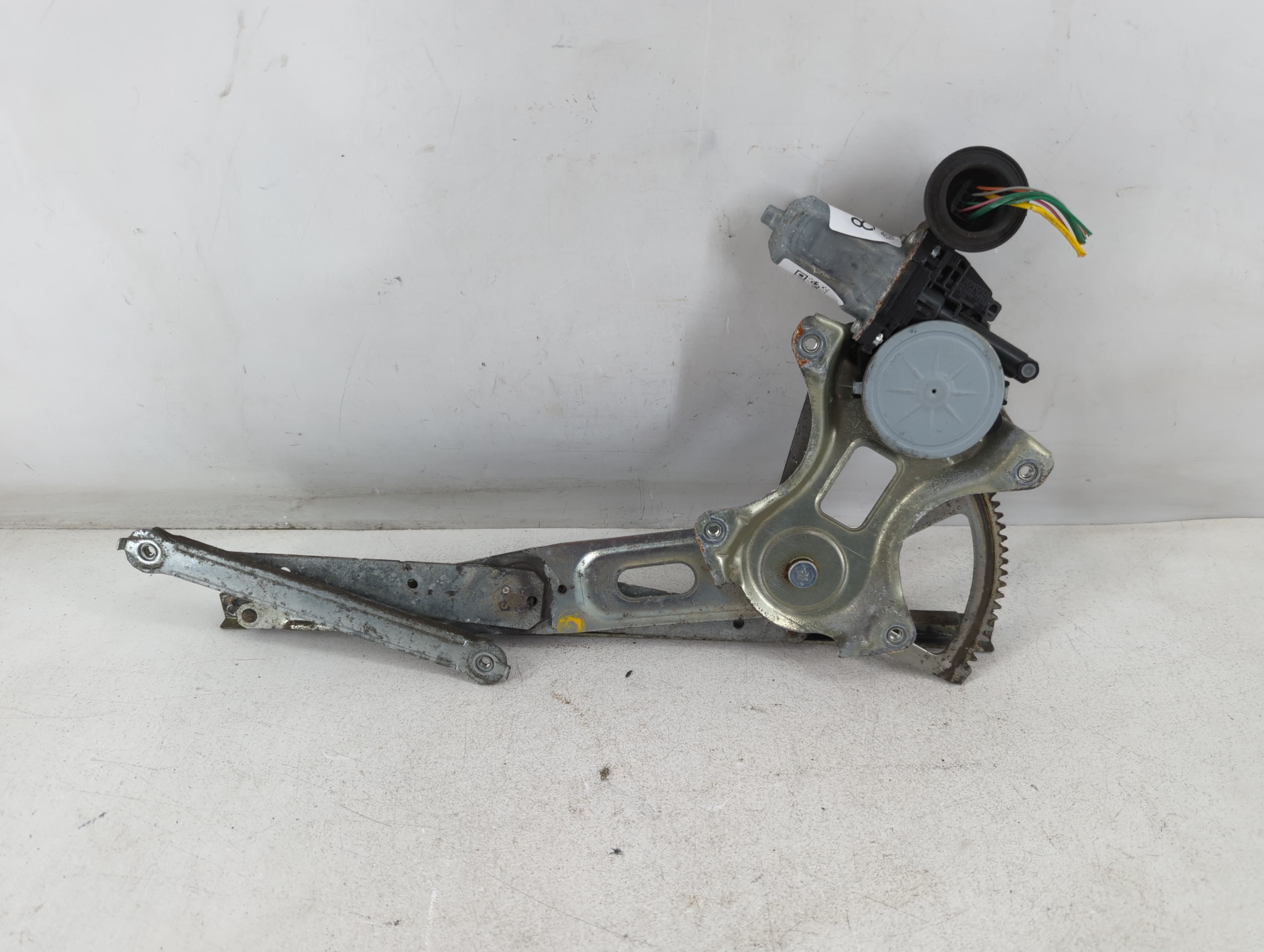 2004-2015 Toyota Prius Driver Left Front Window Regulator 843326 - Oemusedautoparts1.com