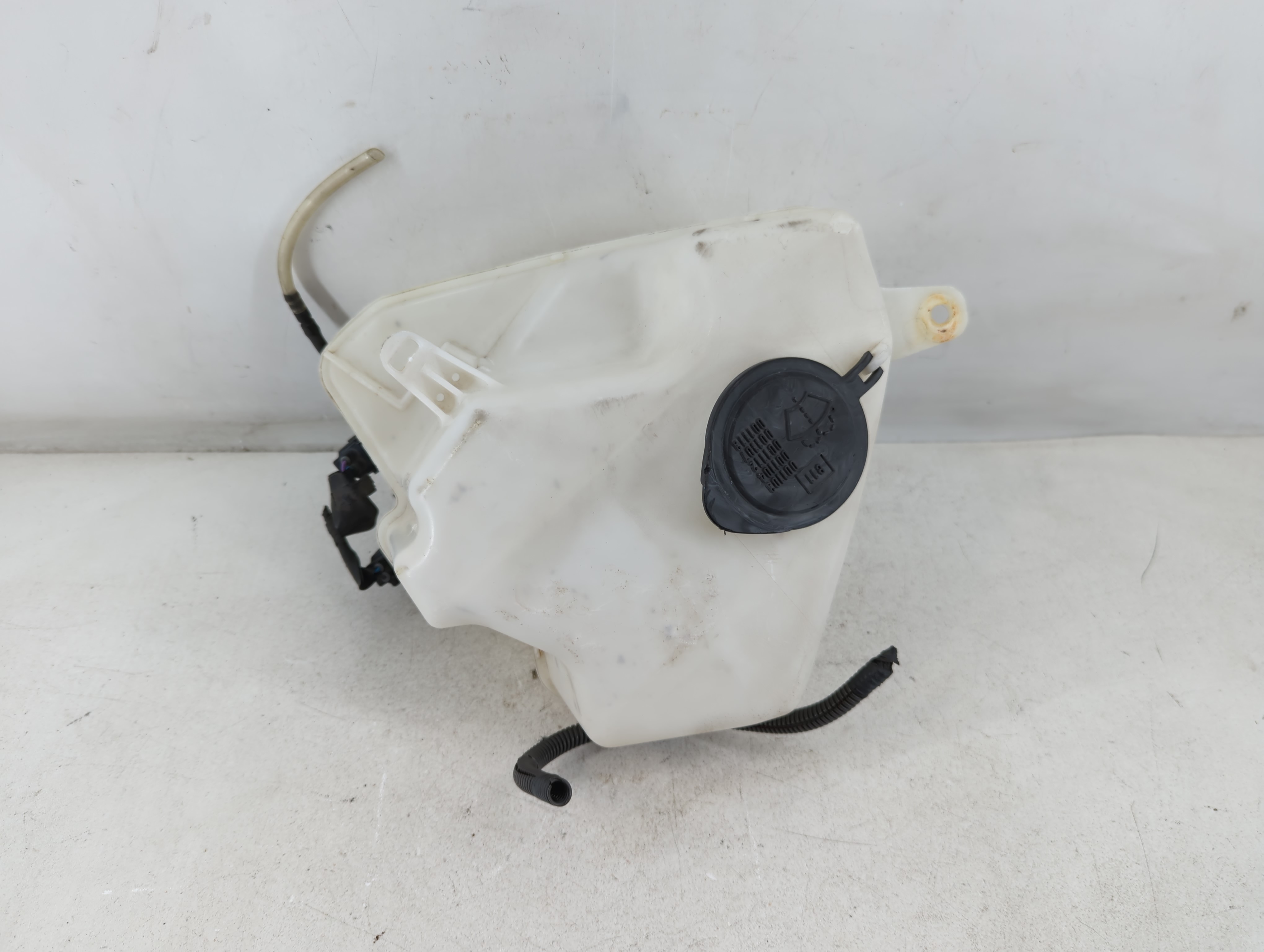 2004-2009 Toyota Prius Windshield Washer Fluid Reservoir Bottle Oem 843333 - Oemusedautoparts1.com