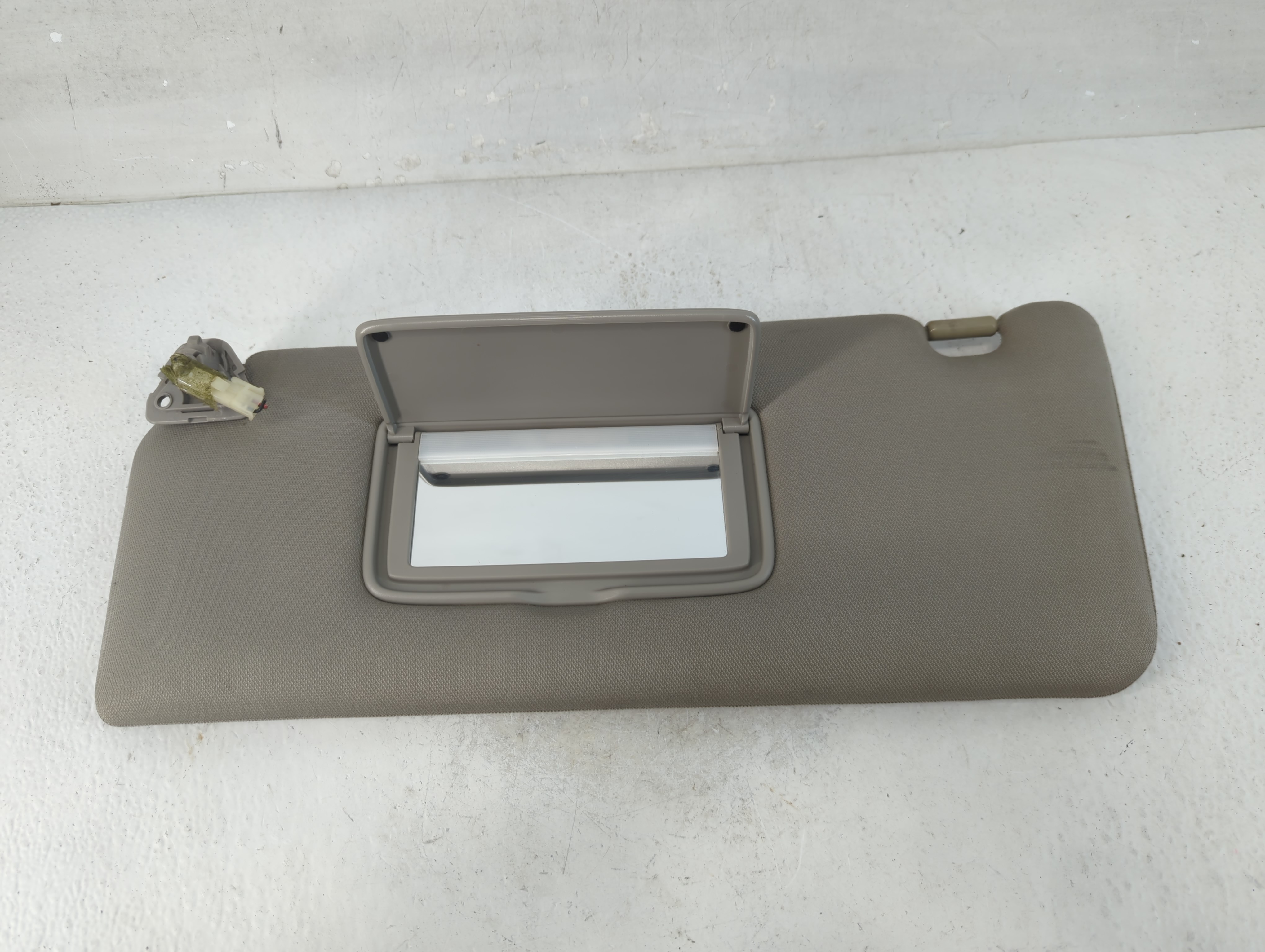Nissan Titan Driver Sun Visor Mirror Left Sunvisor 843377 - Oemusedautoparts1.com