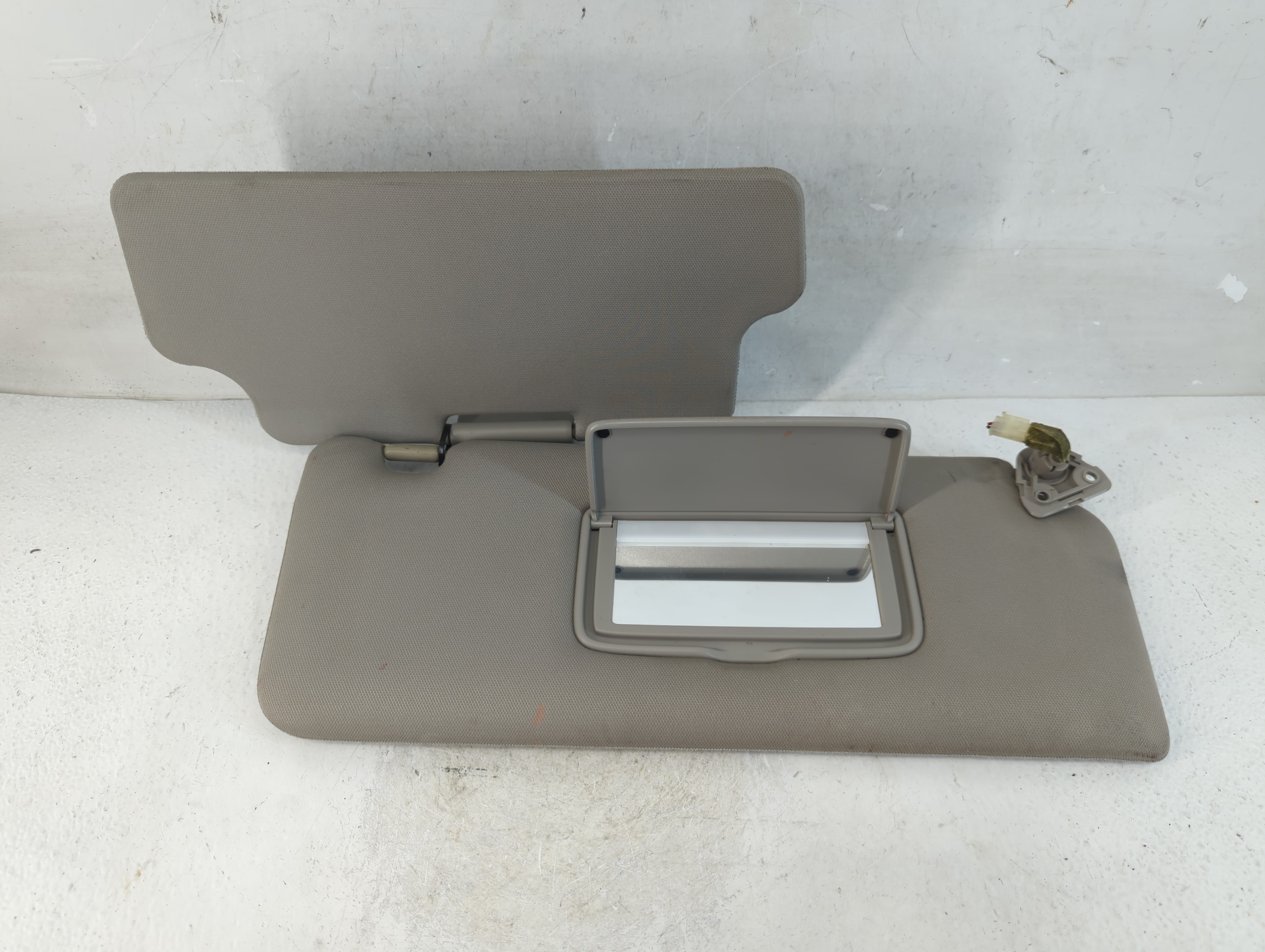 Nissan Titan Passenger Sun Visor Mirror Right Sunvisor 843378 - Oemusedautoparts1.com