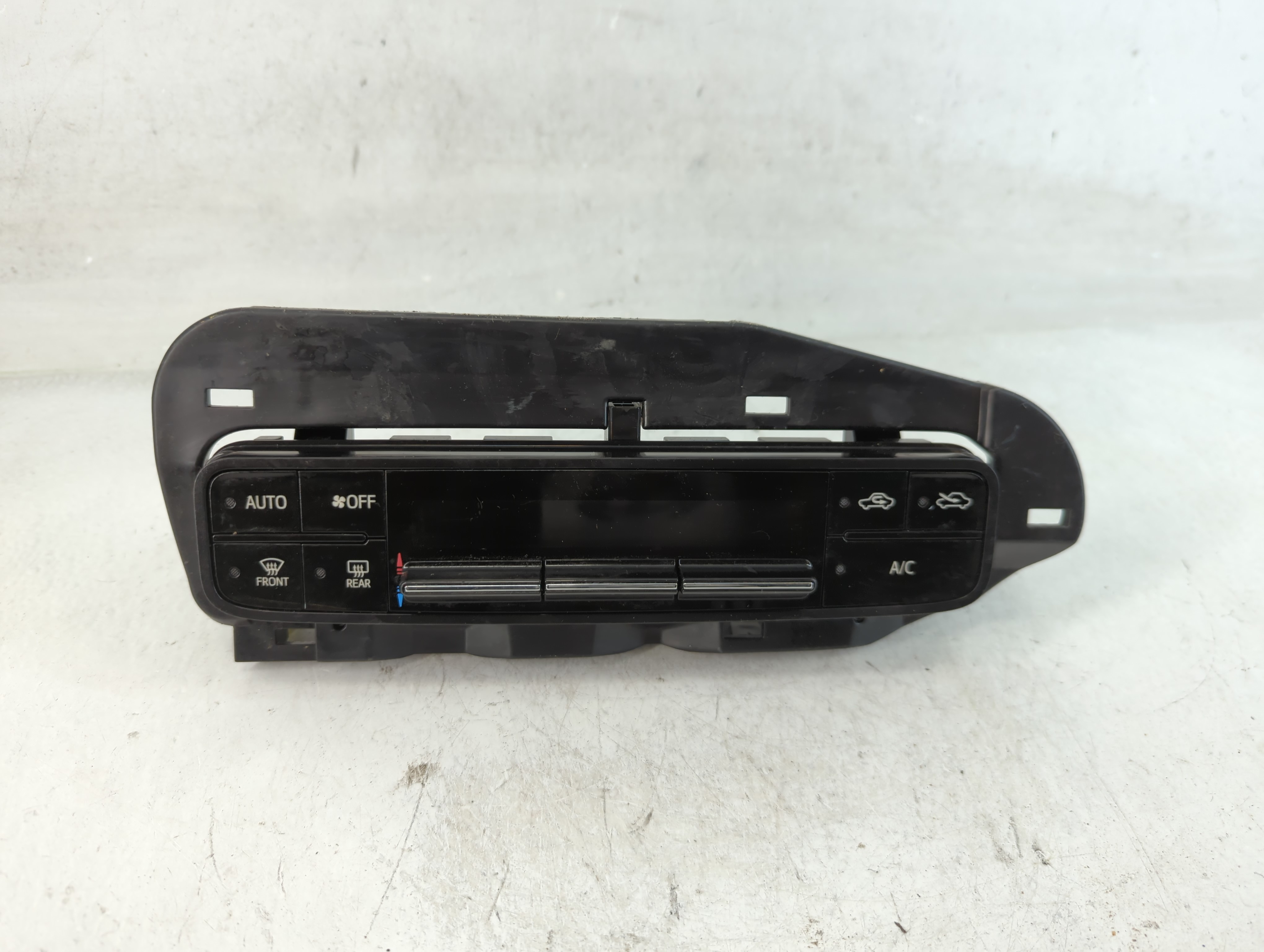 2014-2019 Toyota Corolla Ac Heater Climate Control 75k114 843592 - Oemusedautoparts1.com
