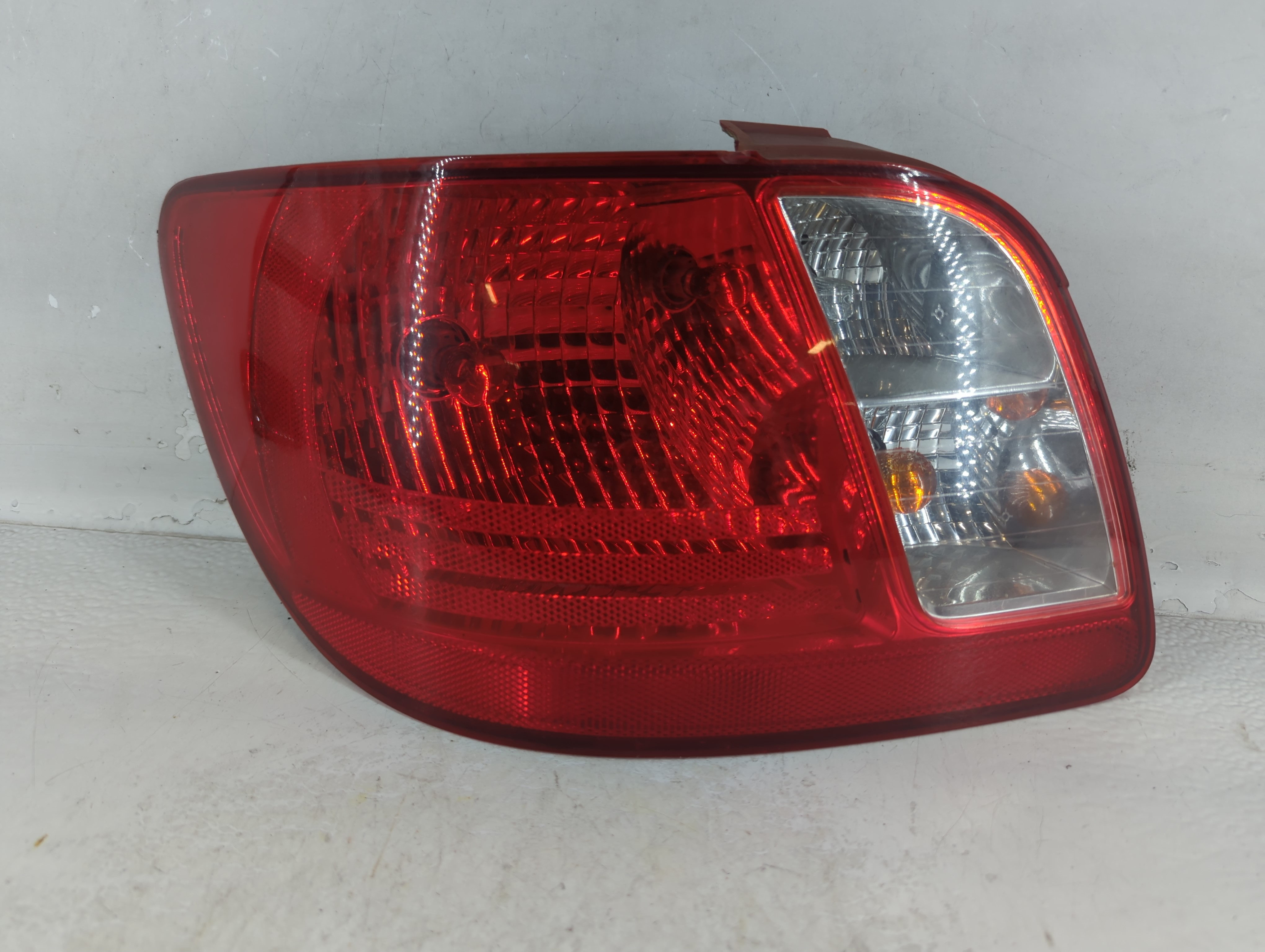 Picture of 2006-2011 Kia Rio Driver Left Side Tail Light Taillight Oem 843640