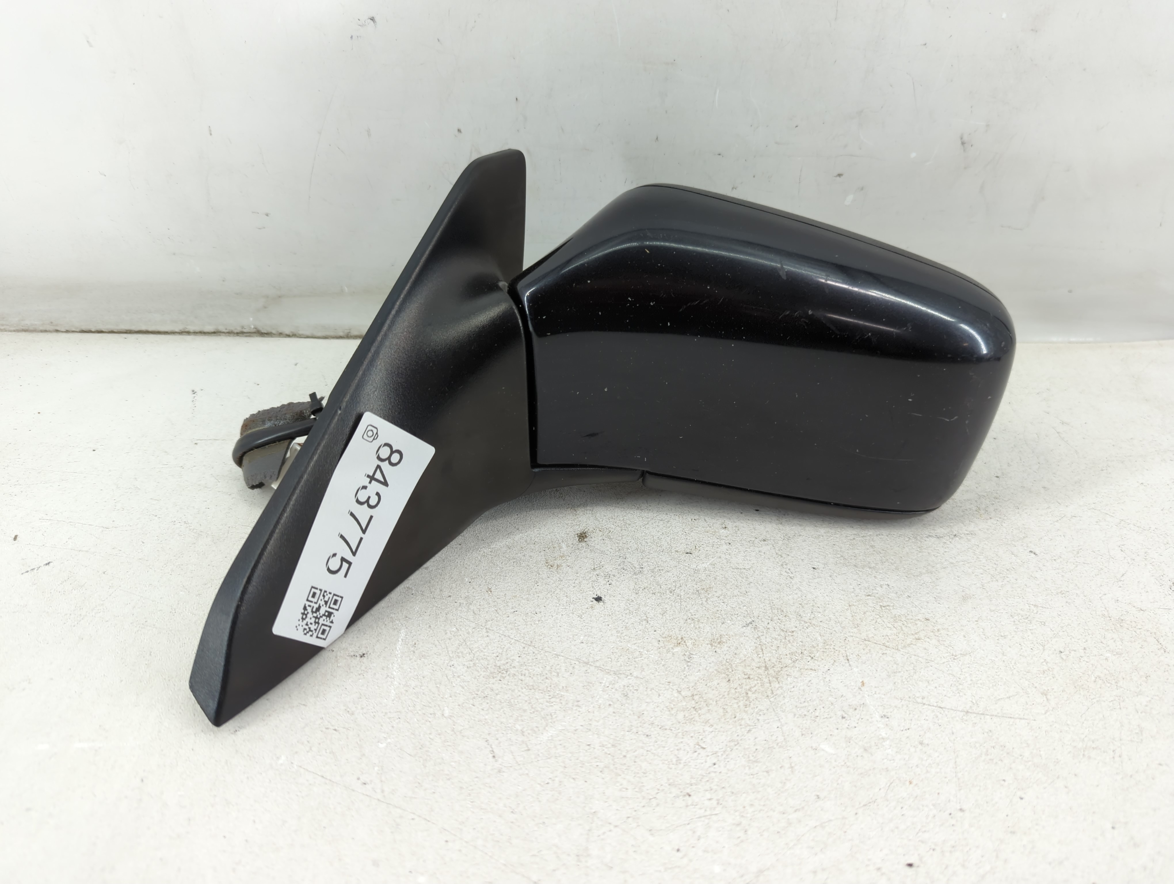 2000-2004 Volvo V40 Driver Left Side View Manual Door Mirror Black 843775 - Oemusedautoparts1.com