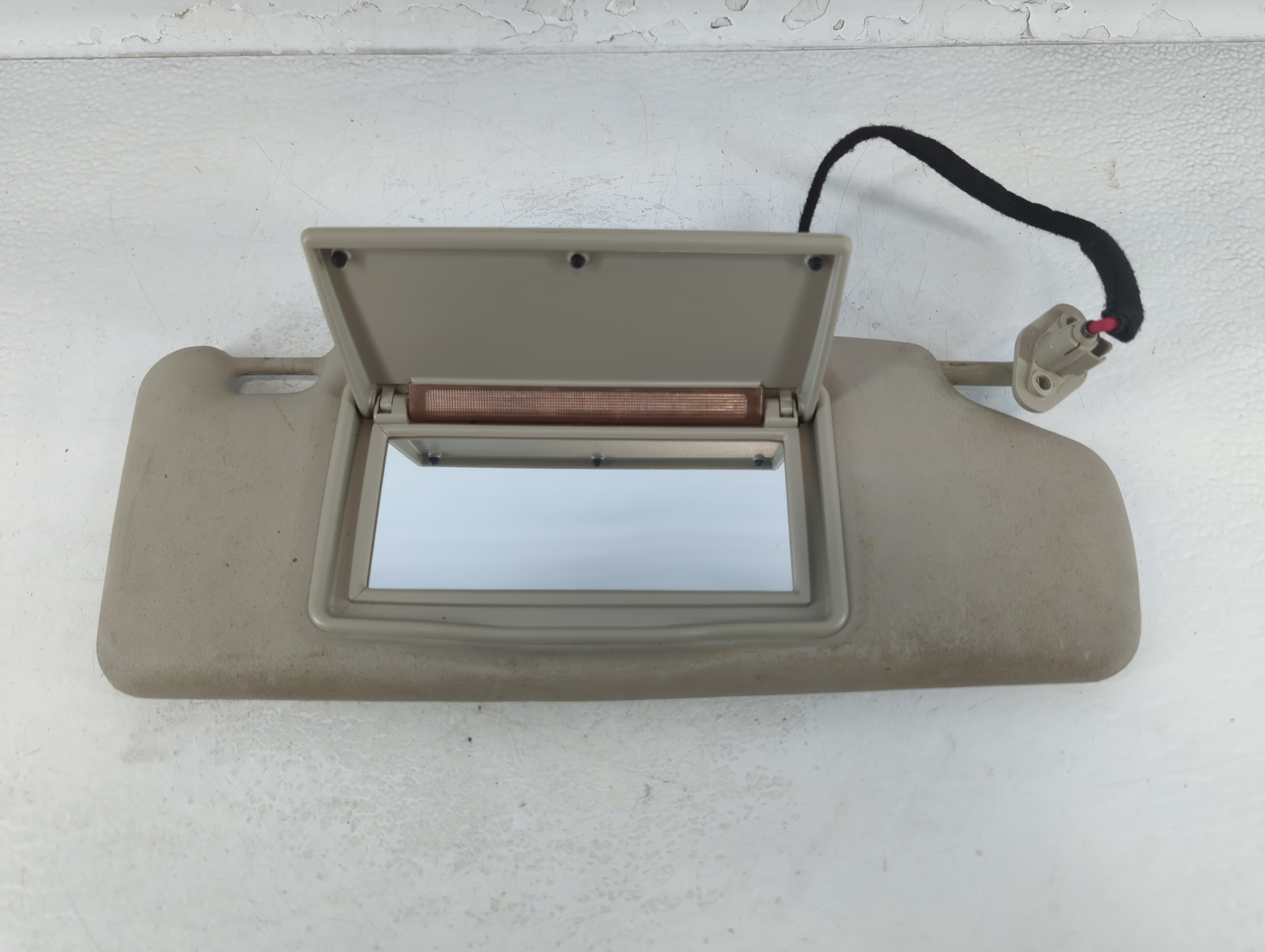 2000-2003 Volvo V40 Passenger Sun Visor Mirror Right Sunvisor 843783 - Oemusedautoparts1.com