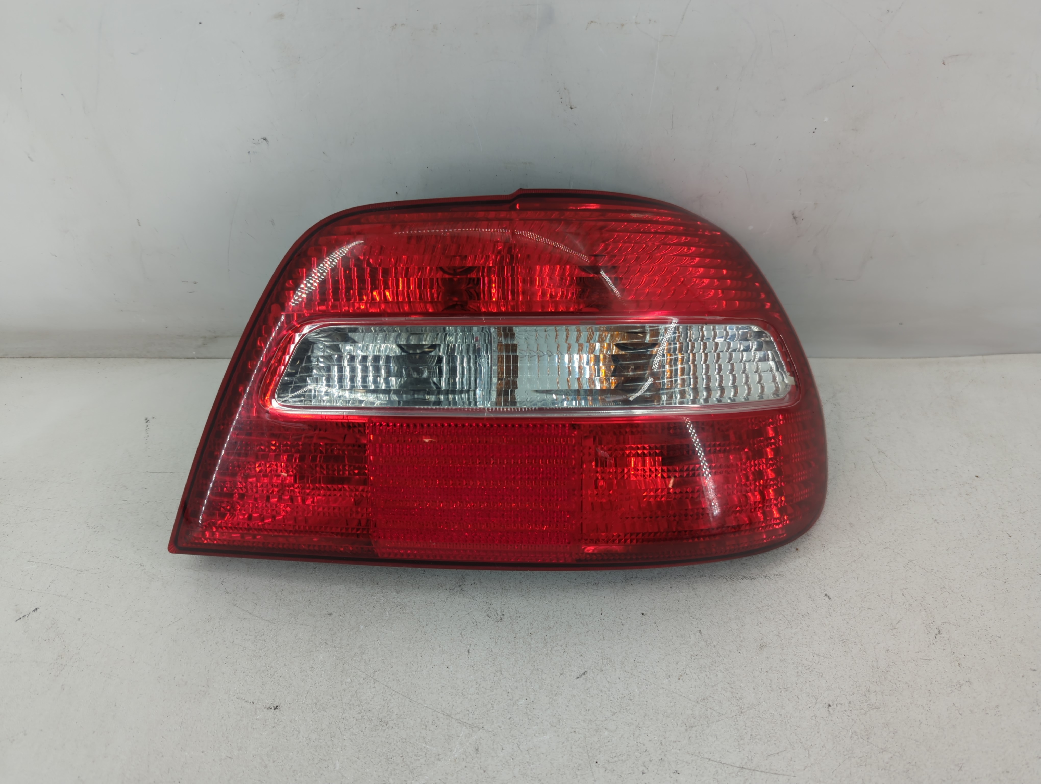 Volvo V40 Passenger Right Side Tail Light Taillight Oem 843786 - Oemusedautoparts1.com