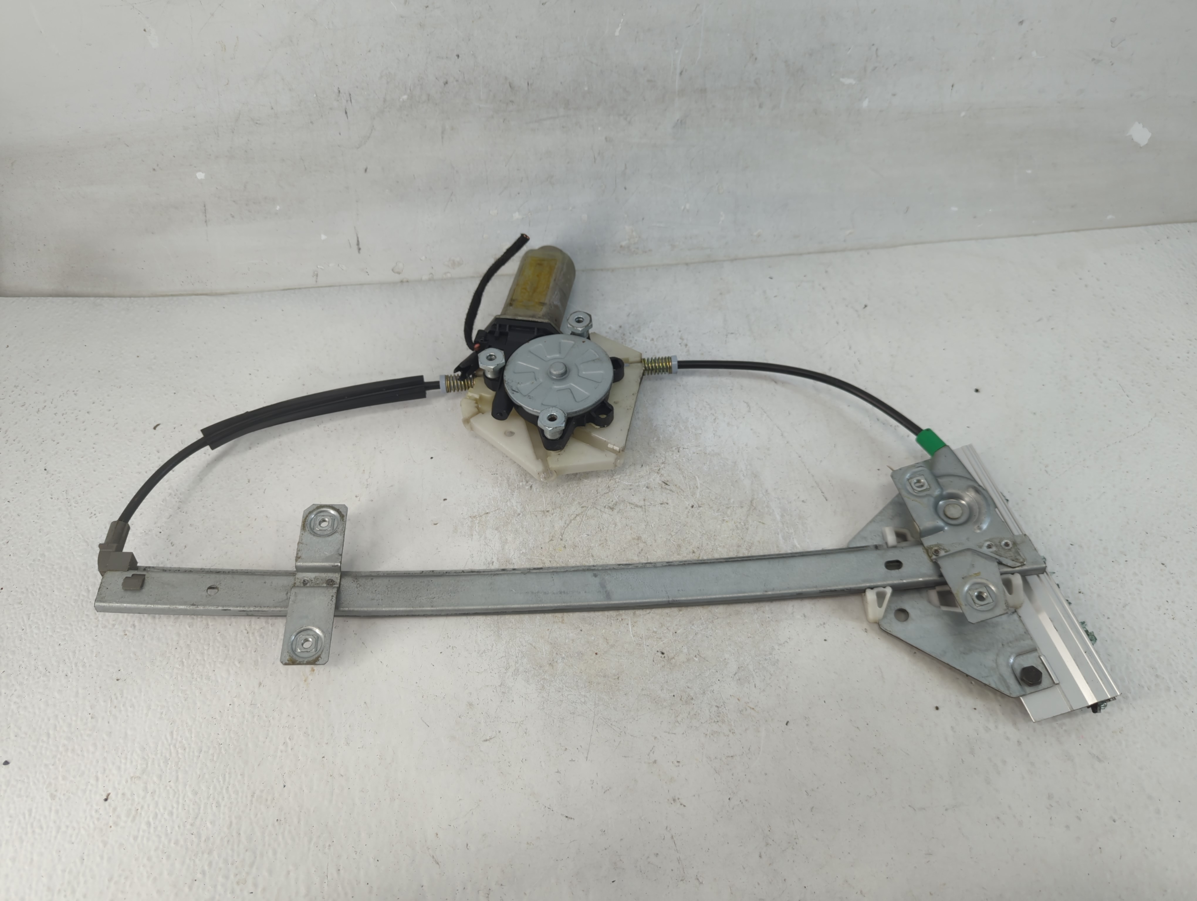 2000-2004 Volvo V40 Window Regulator Passenger Front 843796 - Oemusedautoparts1.com