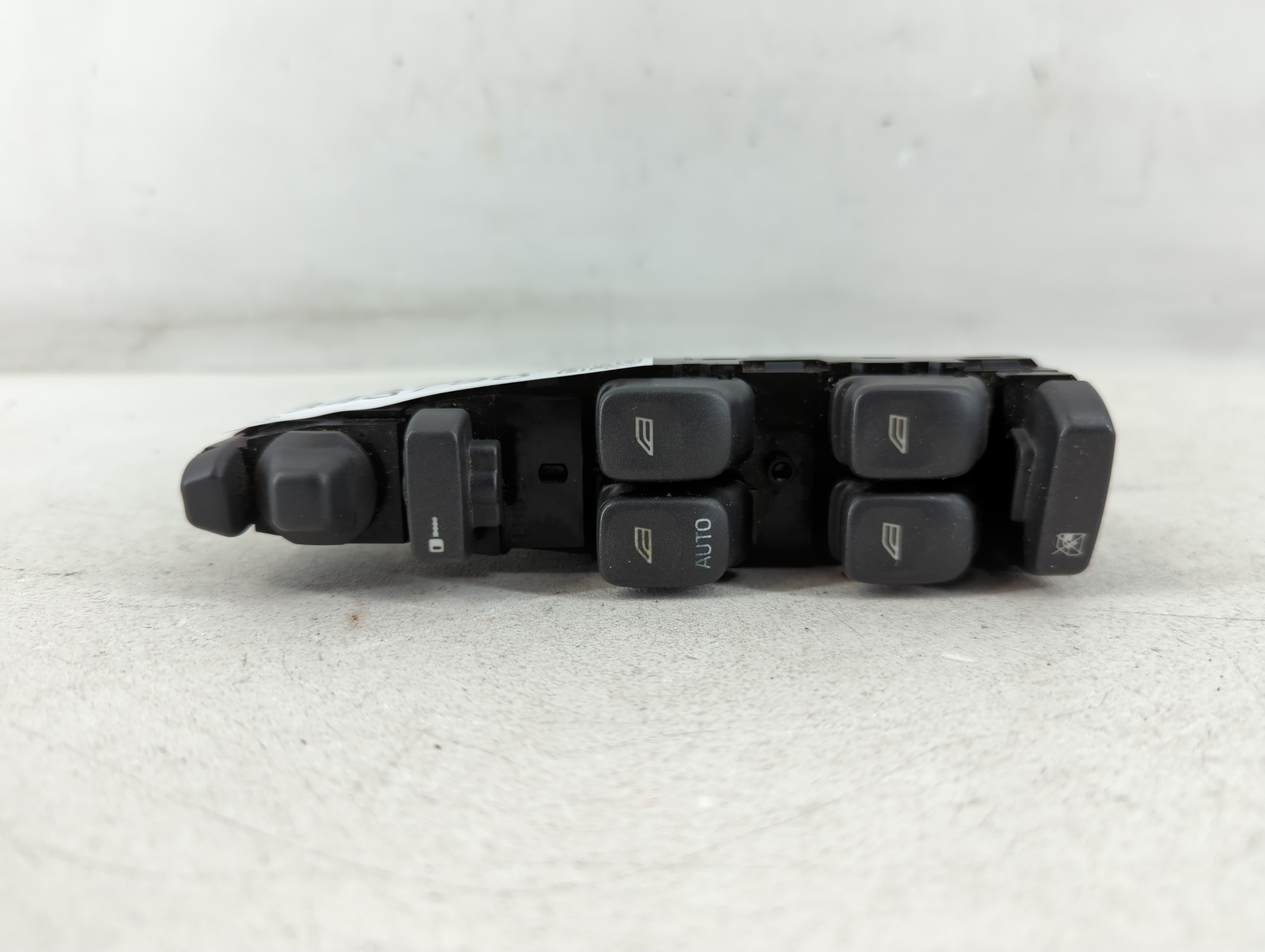 2001-2004 Volvo V40 Driver Left Door Master Power Window Switch 843798 - Oemusedautoparts1.com