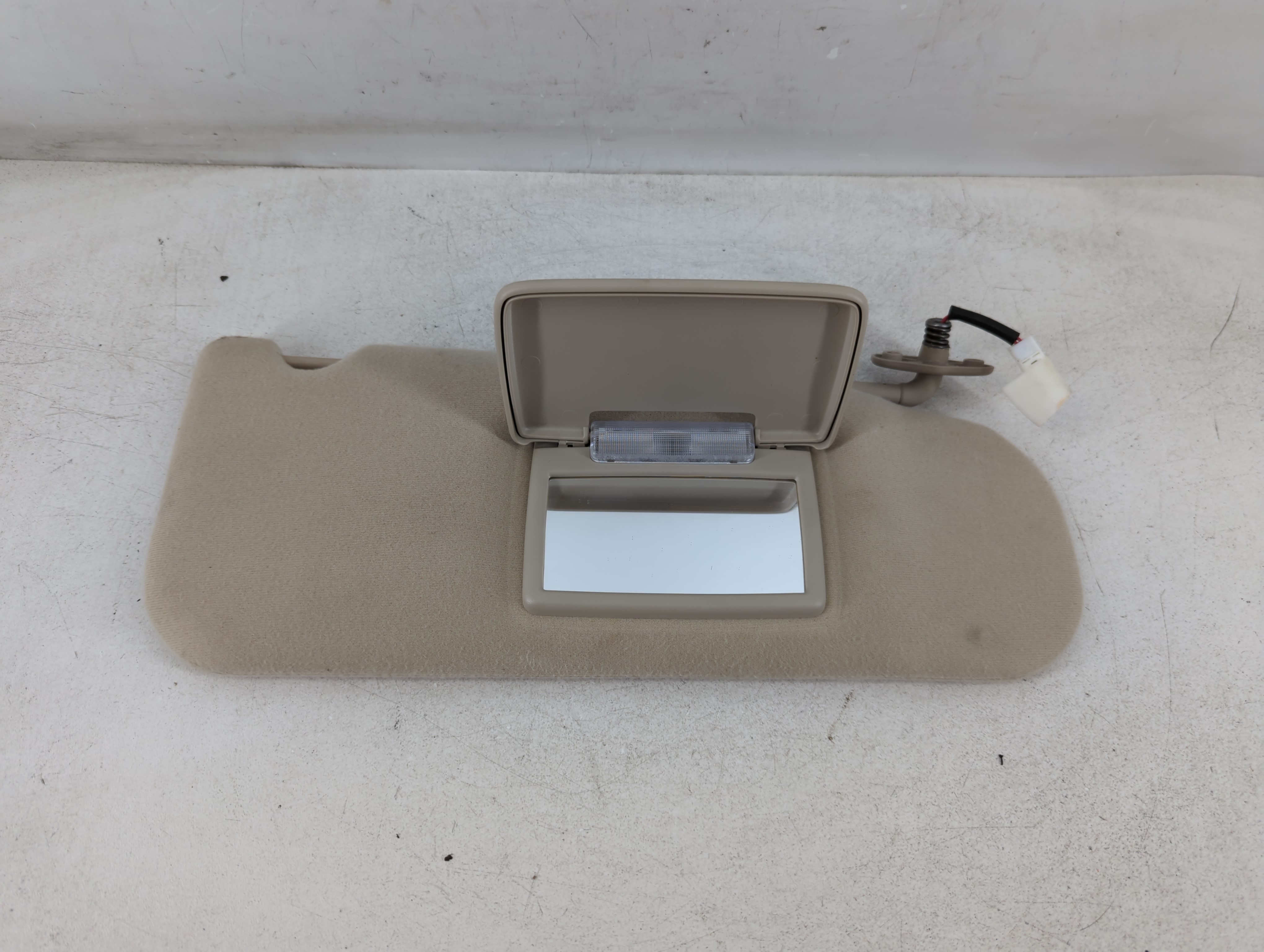 Picture of 2011 Mitsubishi Endeavor Driver Sun Visor Mirror Left Sunvisor Grey 843920