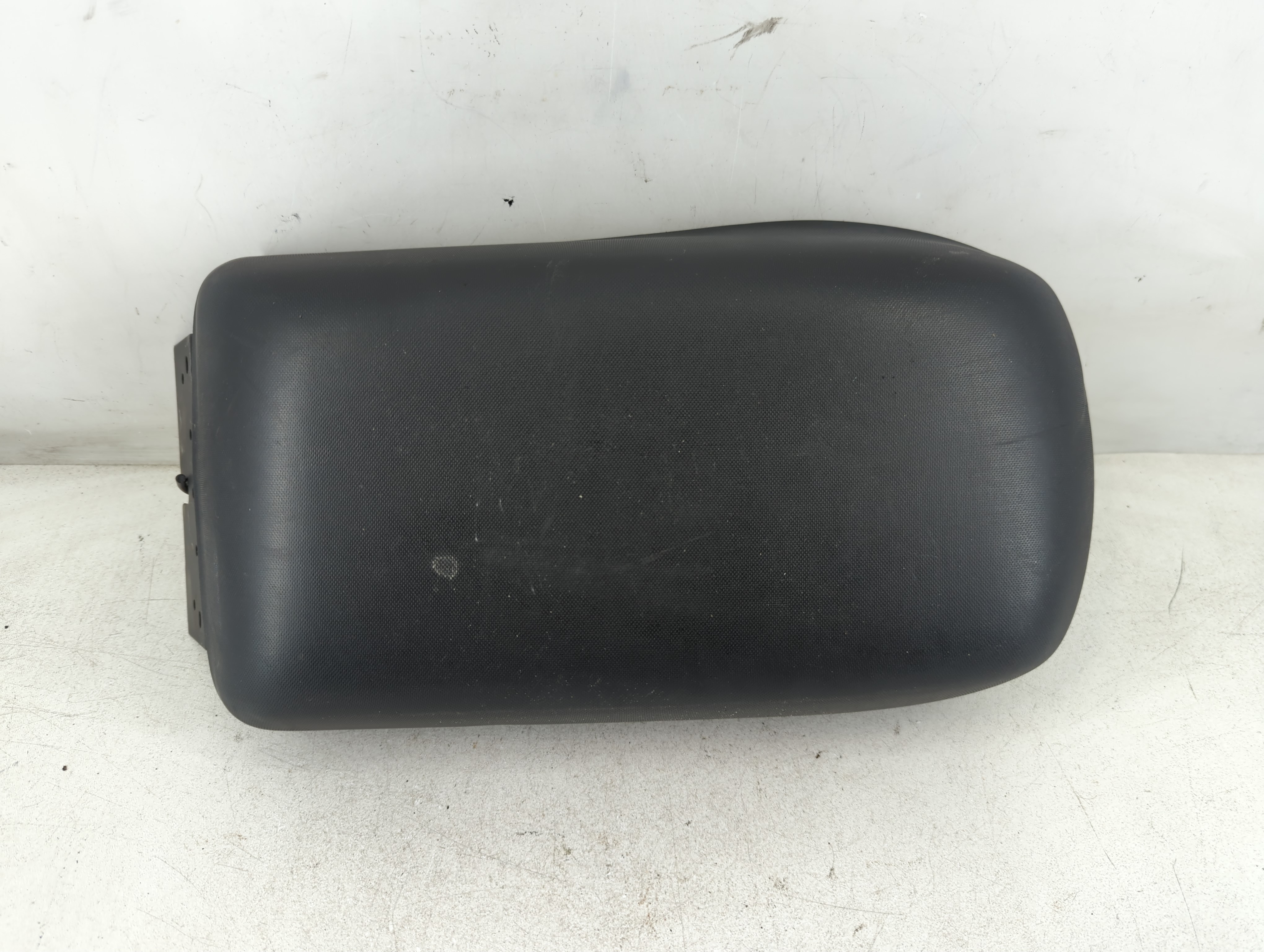 Picture of 2011 Mitsubishi Endeavor Center Console Armrest Cover Lid Black 843928