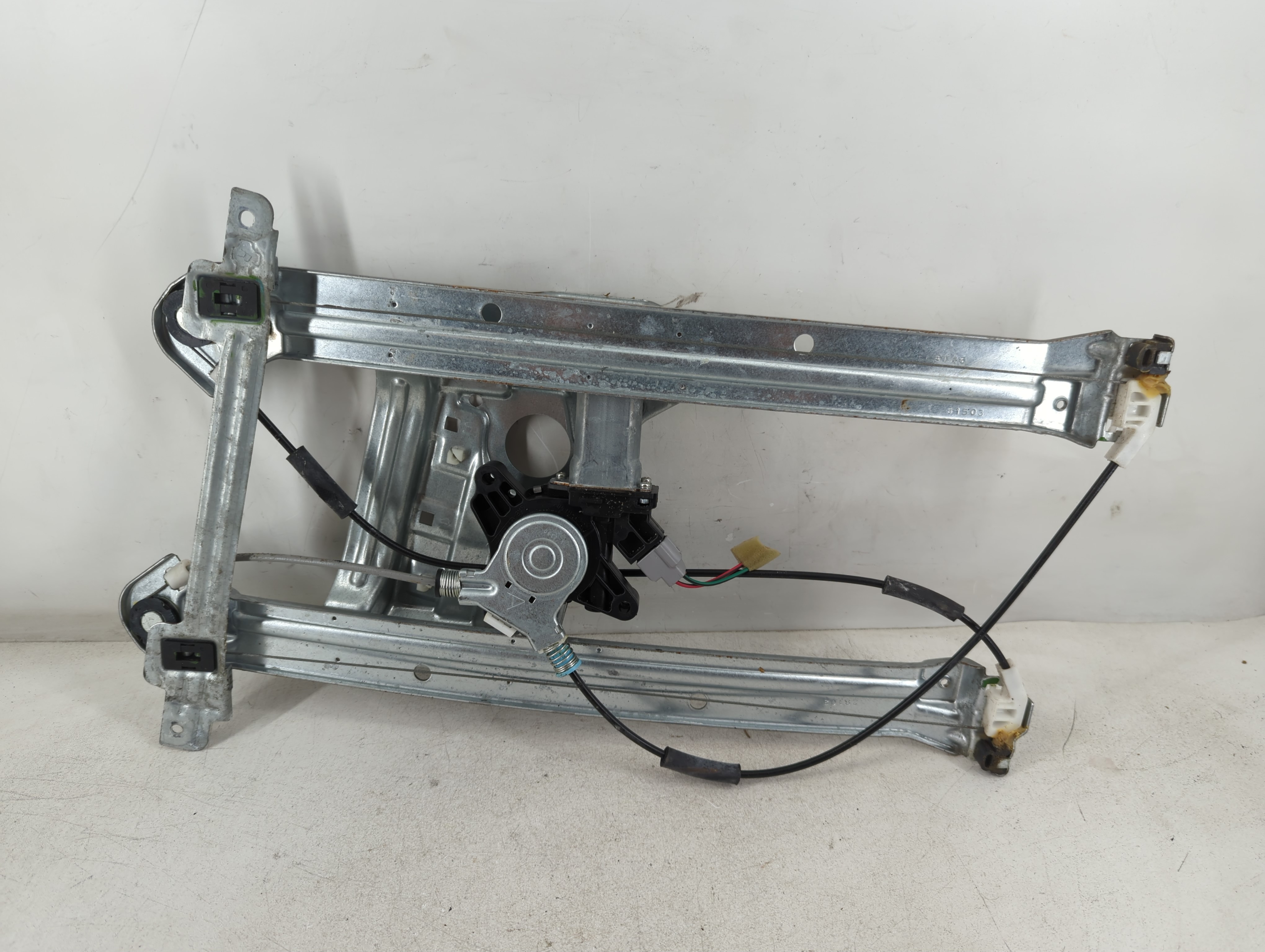 Picture of 2011 Mitsubishi Endeavor Window Regulator Passenger Front 843934