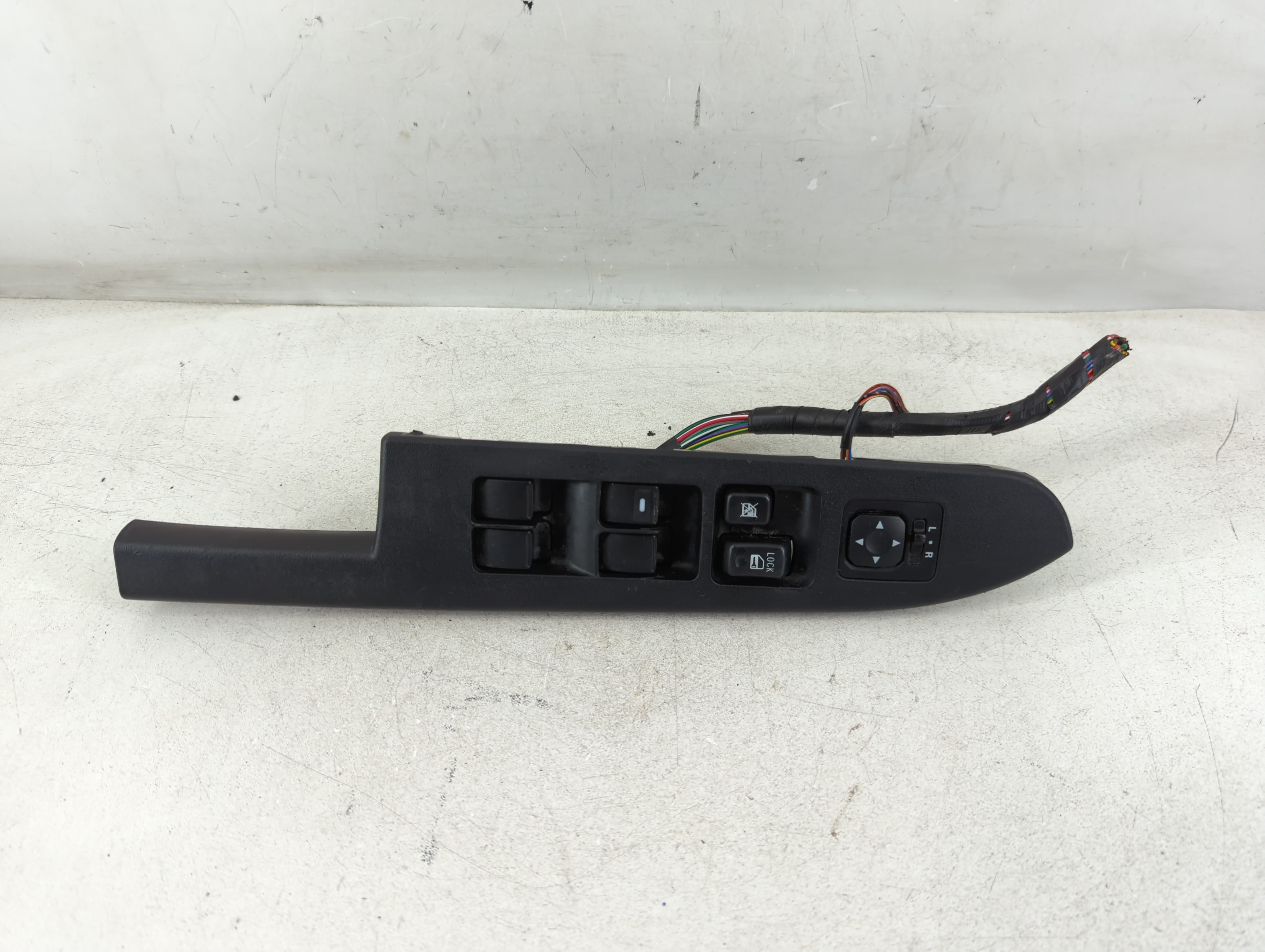 2004-2011 Mitsubishi Endeavor Driver Left Door Master Power Window Switch 843936 - Oemusedautoparts1.com