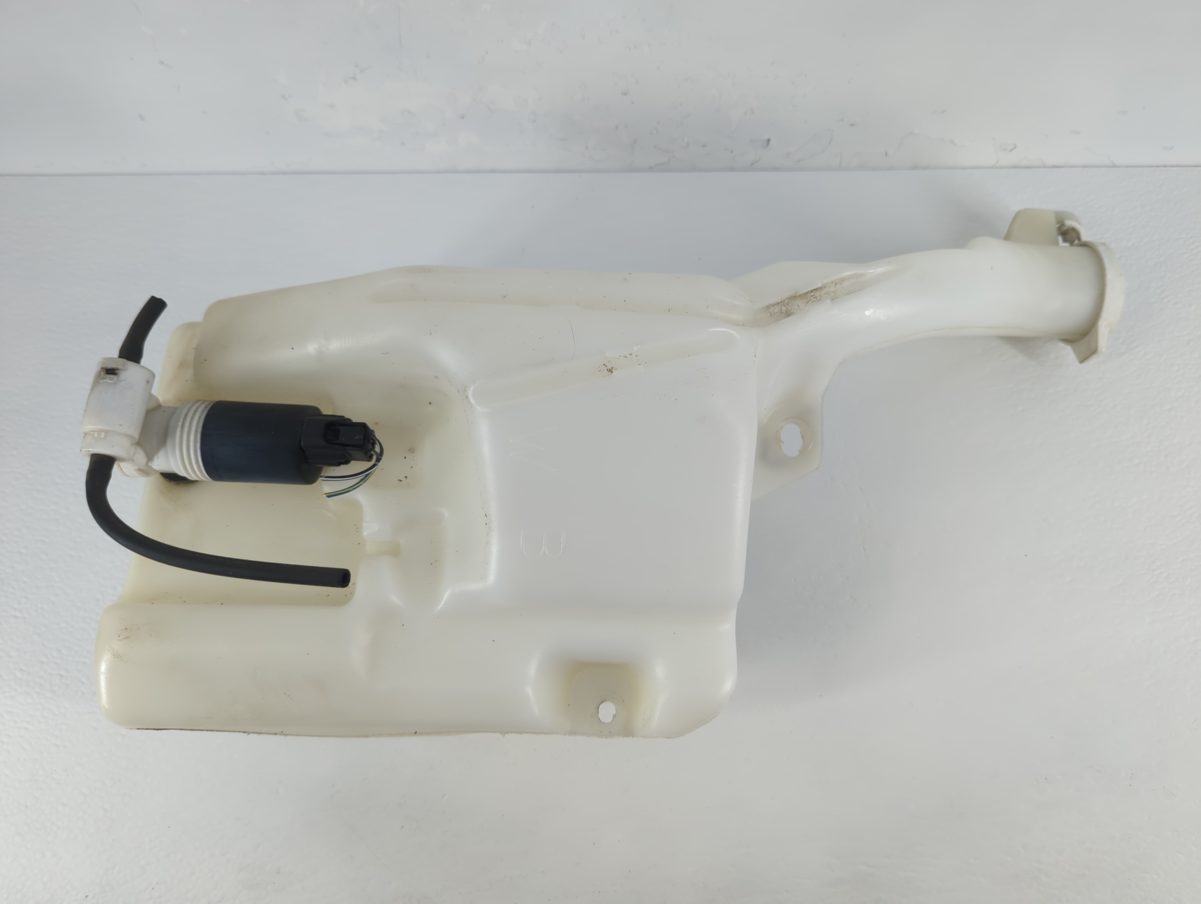 Picture of Mitsubishi Endeavor Windshield Washer Fluid Reservoir Bottle Oem 843941