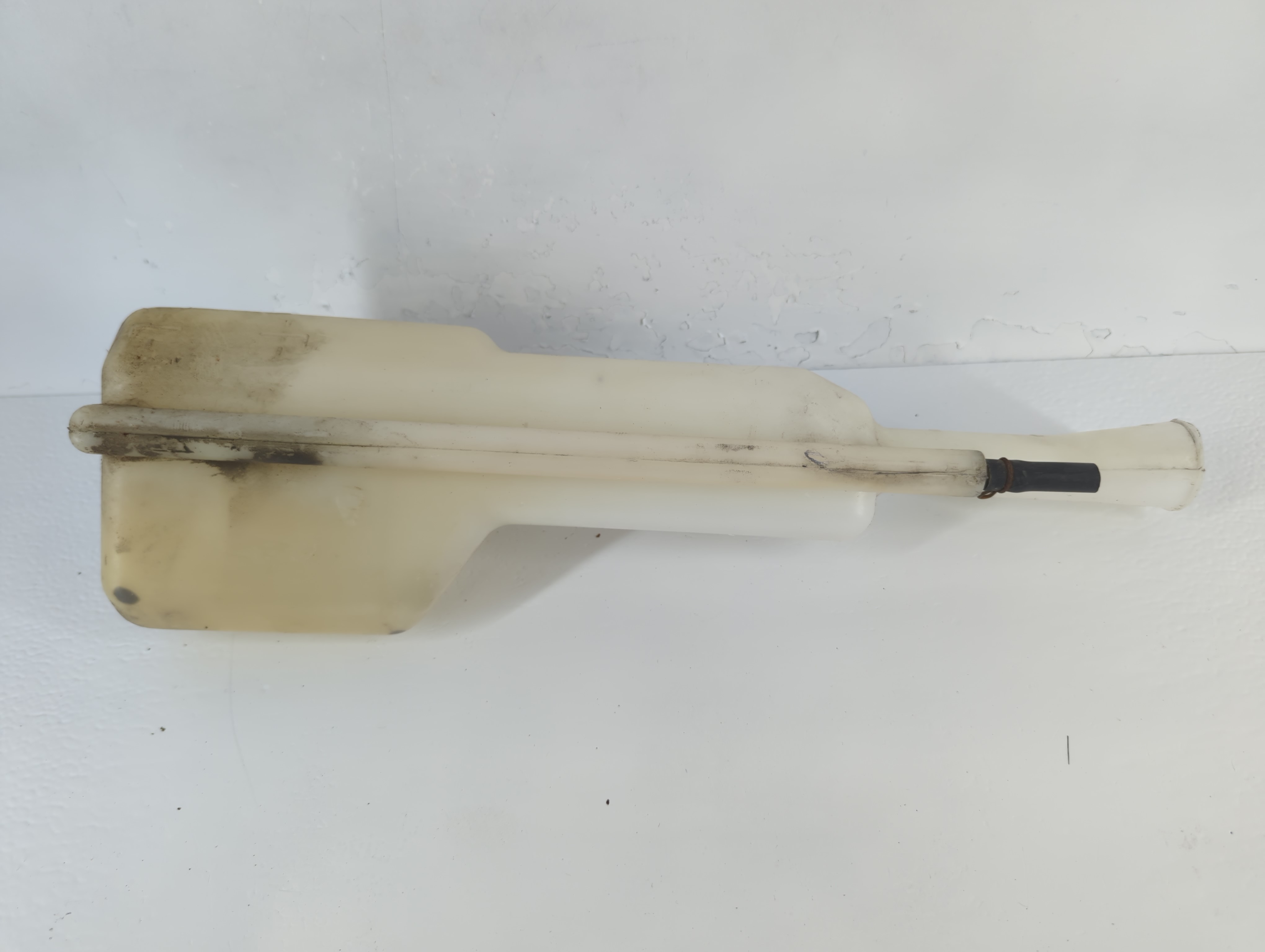 2004 Mitsubishi Endeavor Radiator Coolant Overflow Expansion Tank Bottle 843942 - Oemusedautoparts1.com