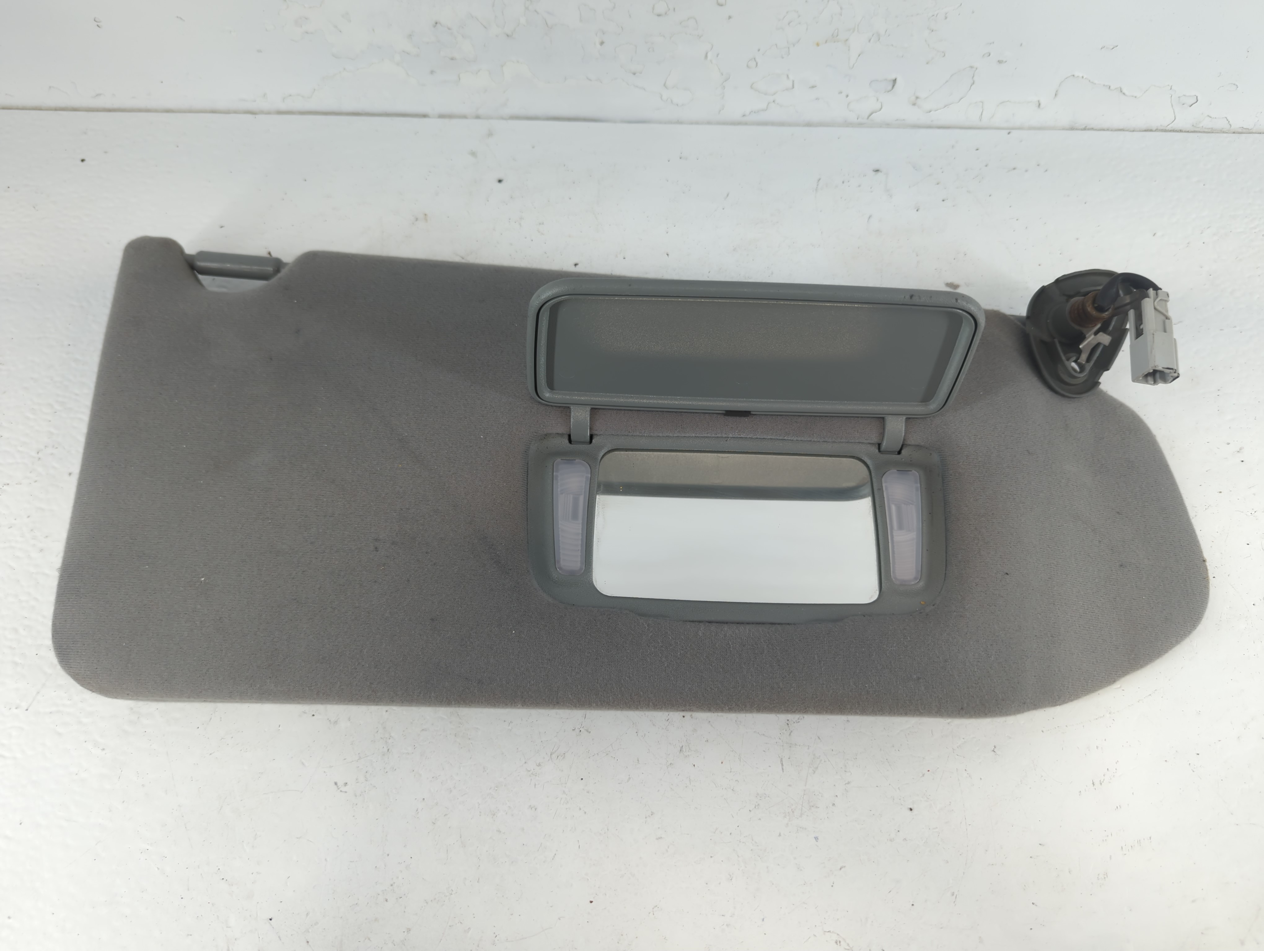 2003-2004 Honda Pilot Passenger Sun Visor Mirror Right Sunvisor 843989 - Oemusedautoparts1.com