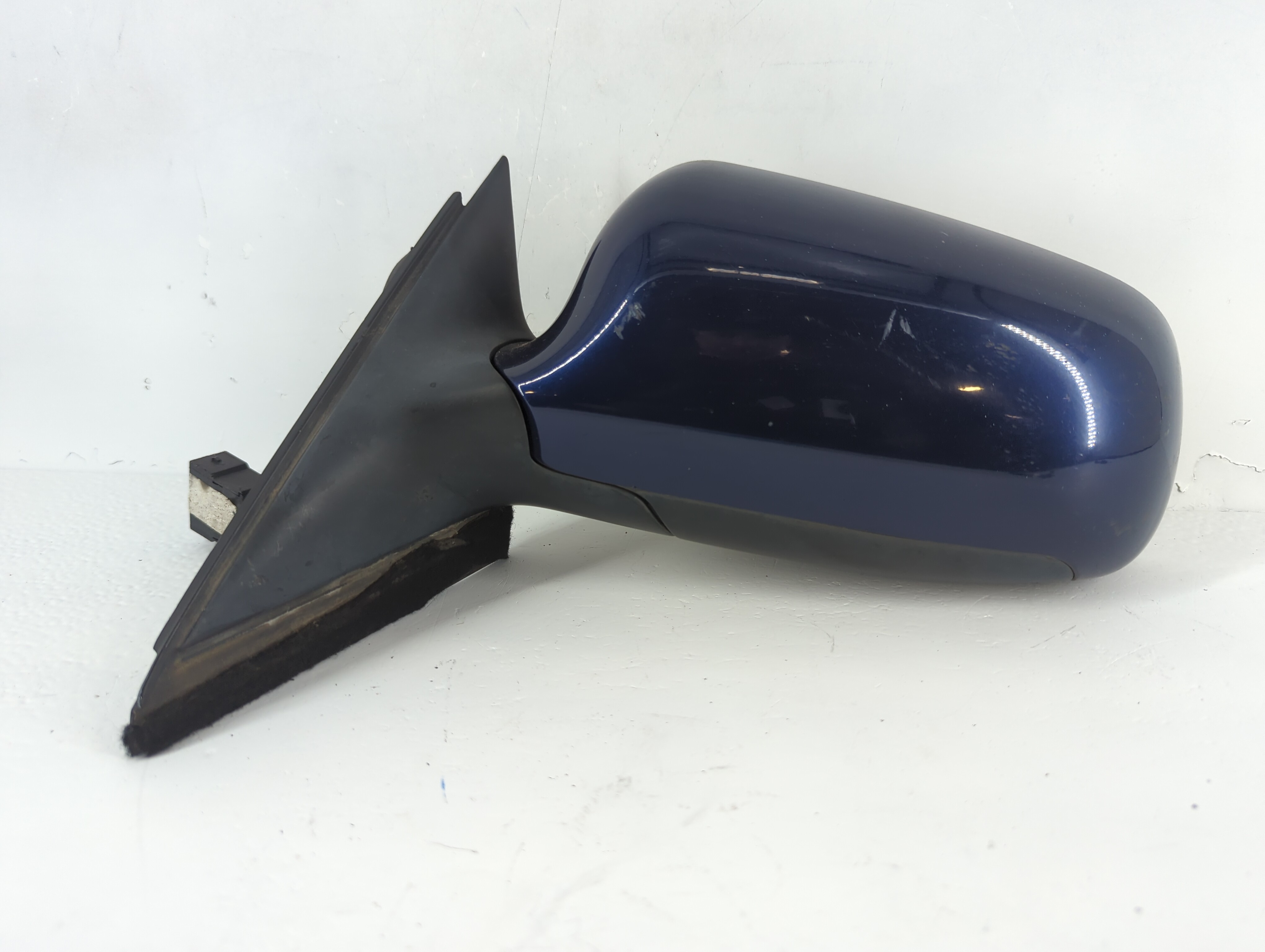Picture of 1999-2002 Audi A4 Driver Left Side View Manual Door Mirror 844197