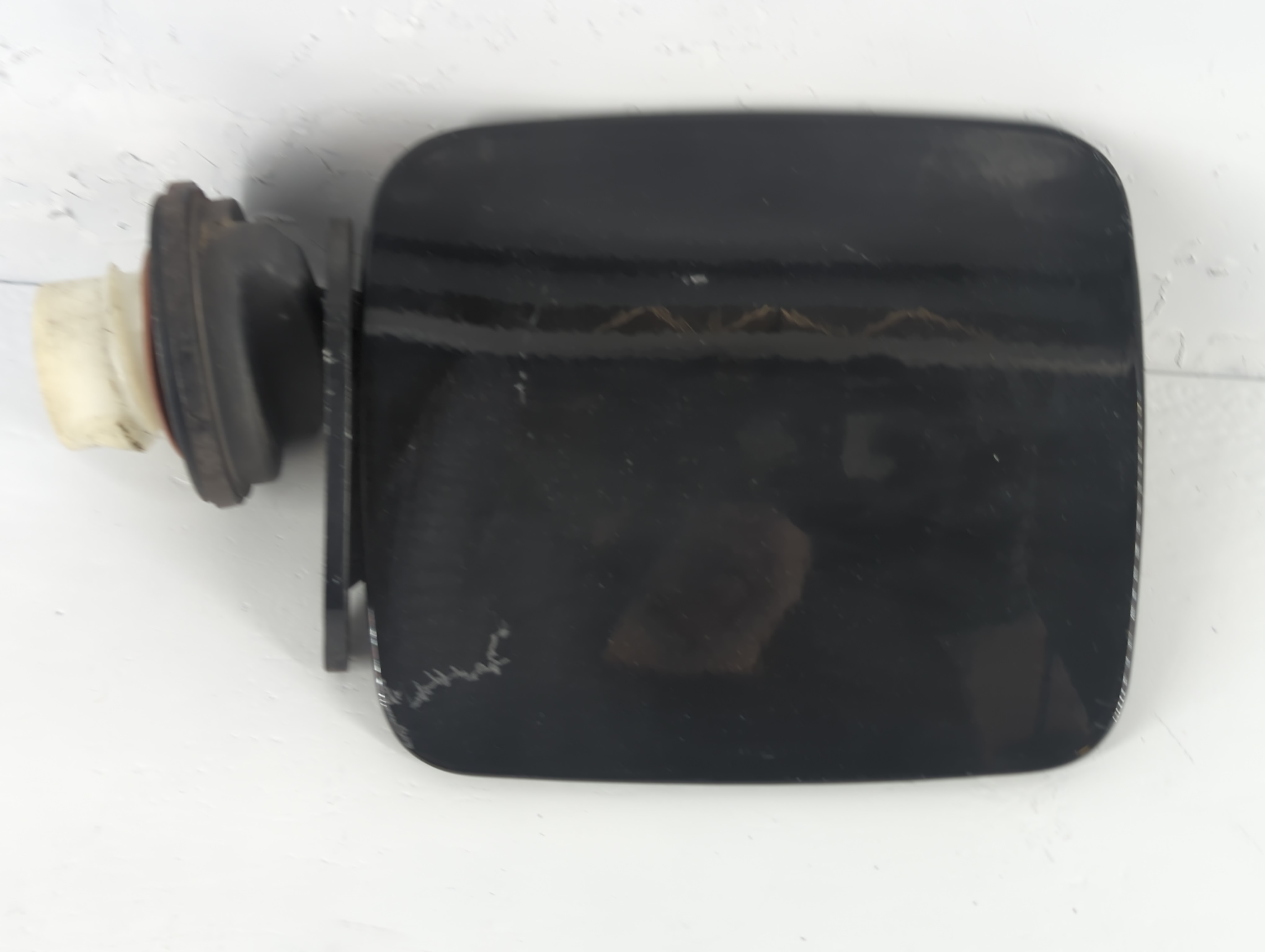 Picture of 2008 Kia Optima Fuel Tank Door Lid Gas Tank 844322