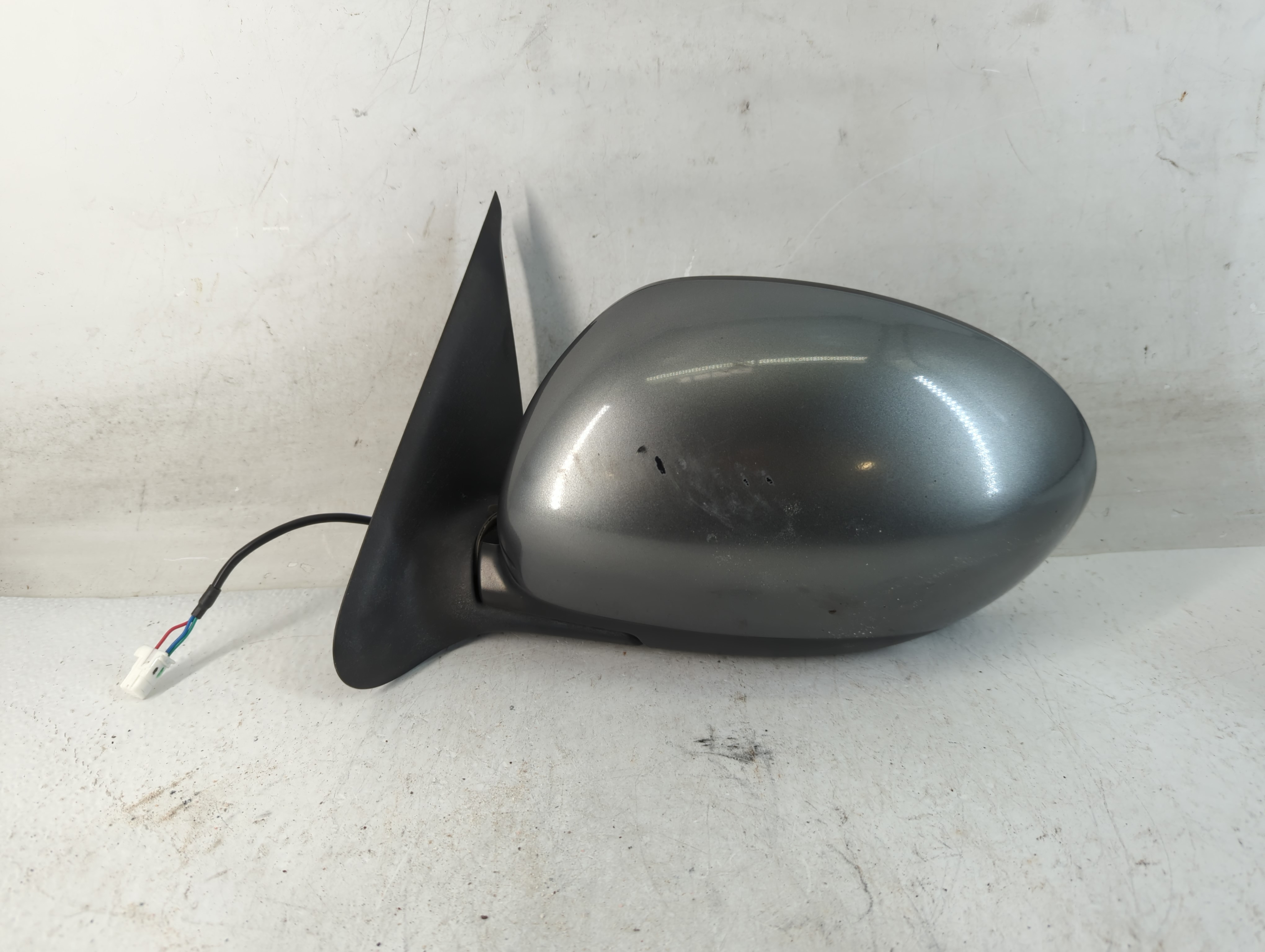 2011-2012 Nissan Juke Driver Left Side View Manual Door Mirror Dark Grey 844560 - Oemusedautoparts1.com