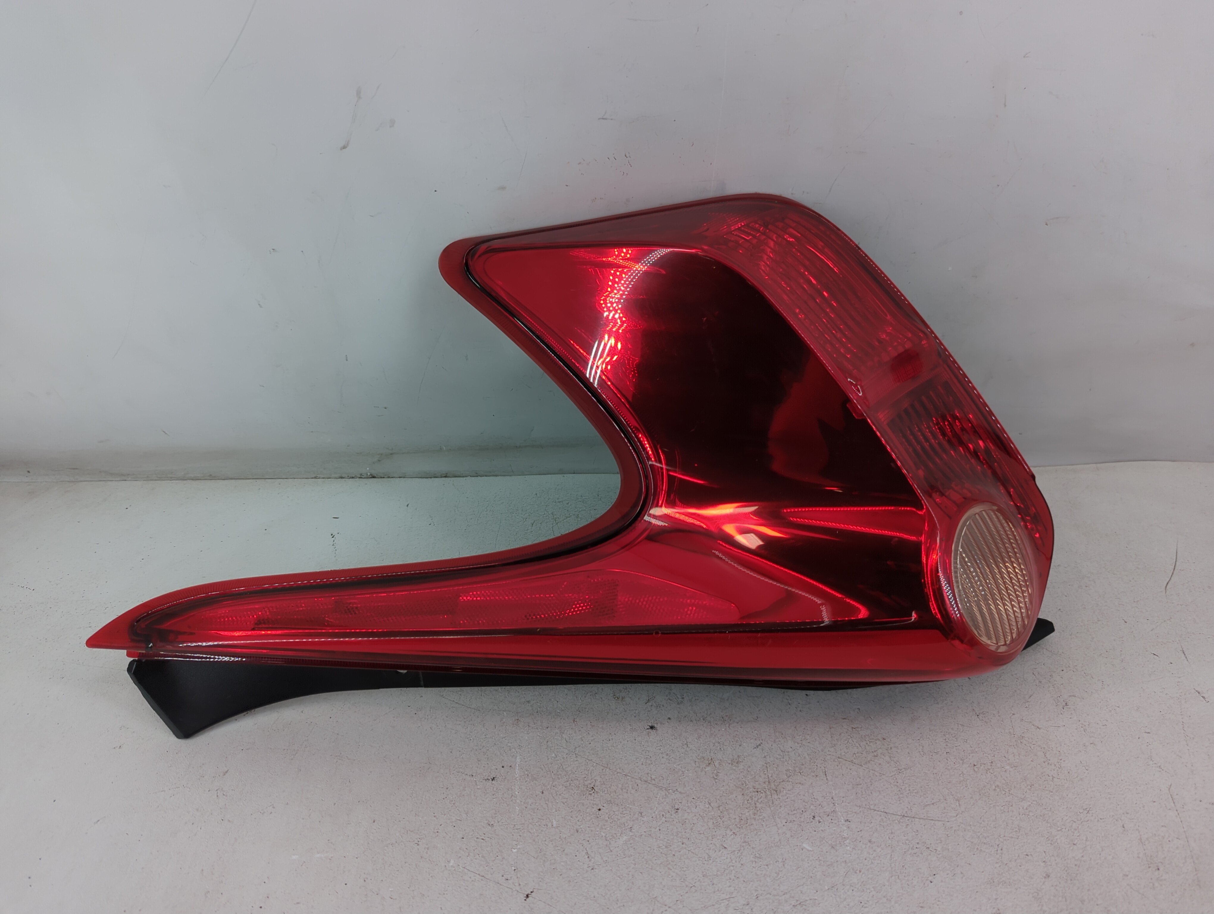 Picture of 2011-2014 Nissan Juke Passenger Right Side Tail Light Taillight Oem 844571