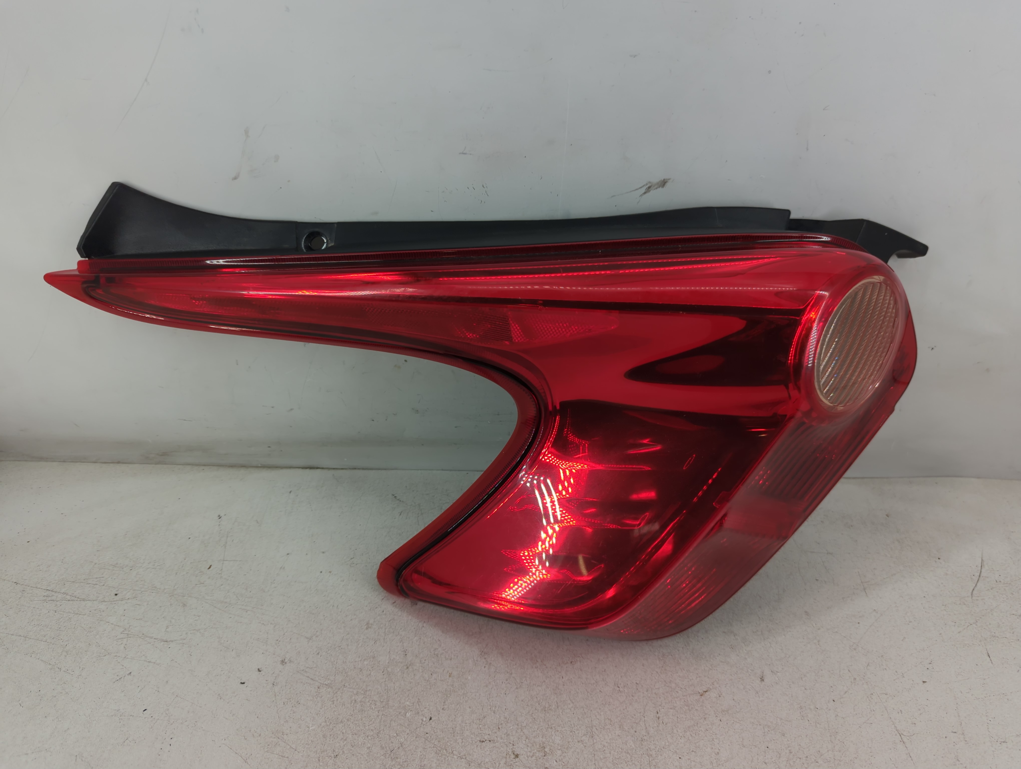 Picture of 2011-2014 Nissan Juke Driver Left Side Tail Light Taillight Oem 844572
