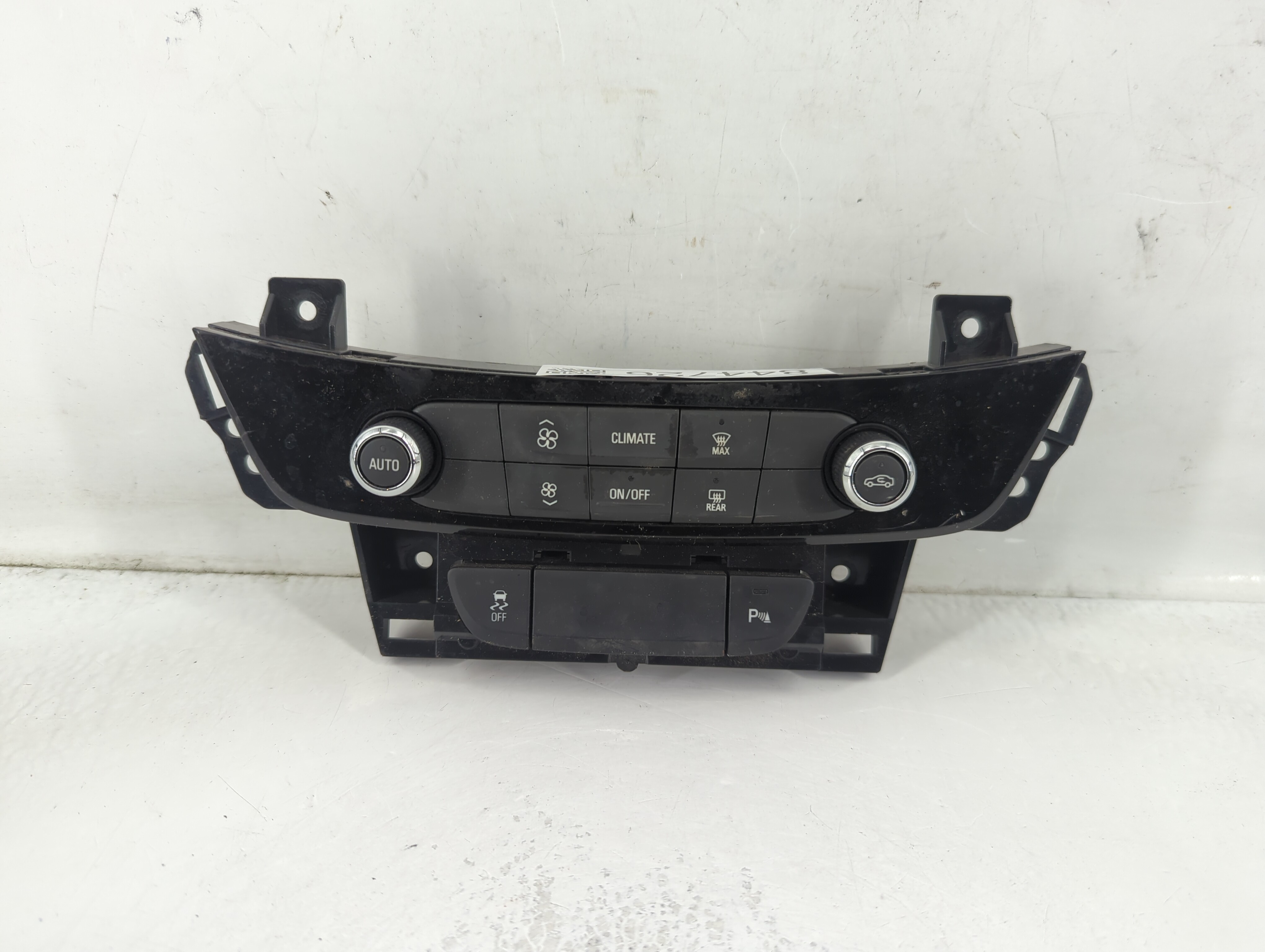 2017-2017 Buick Lacrosse Ac Heater Climate Control 84138219 844726 - Oemusedautoparts1.com
