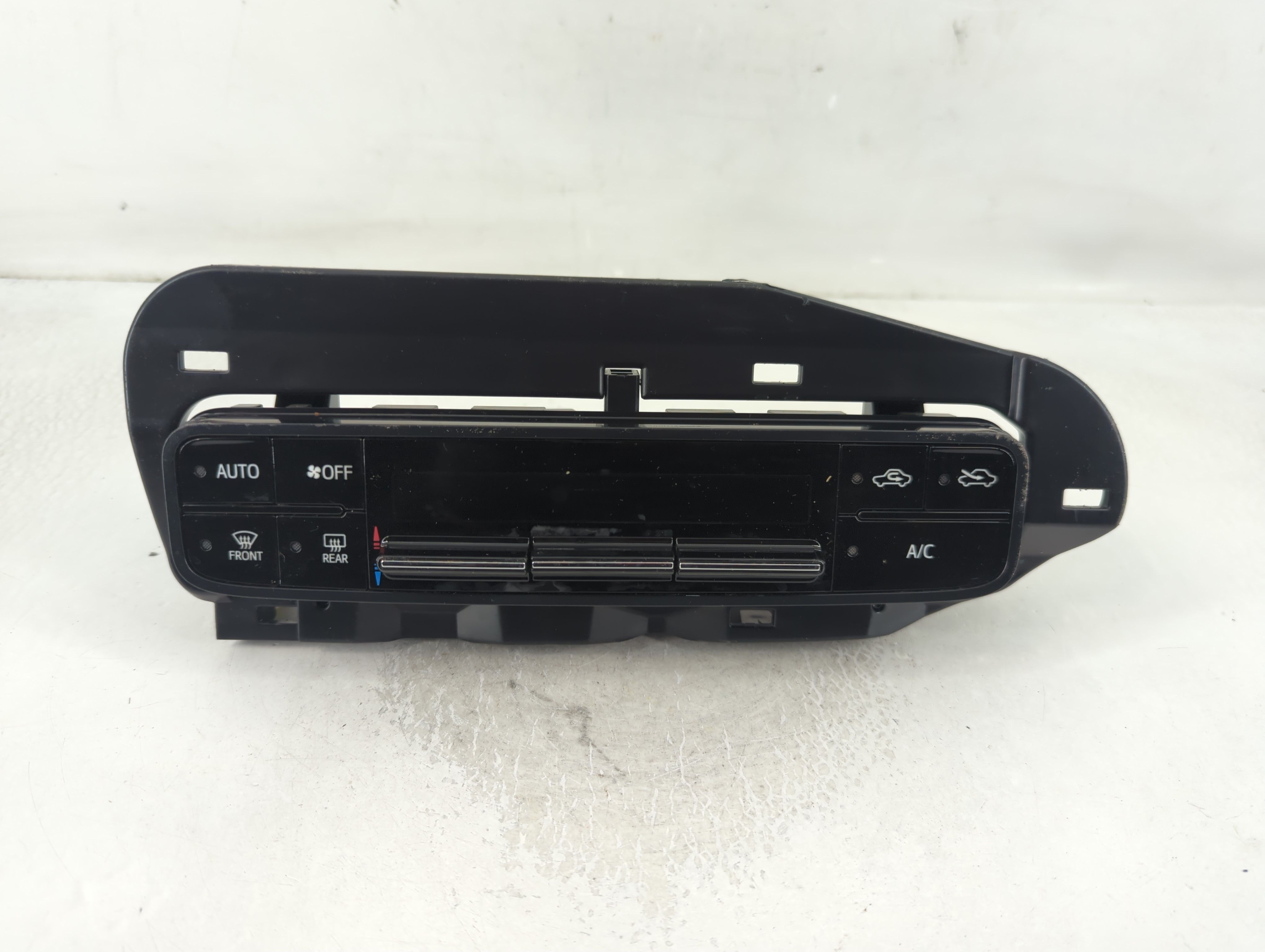 2017-2019 Toyota Corolla Ac Heater Climate Control 55468-02060 844735 - Oemusedautoparts1.com