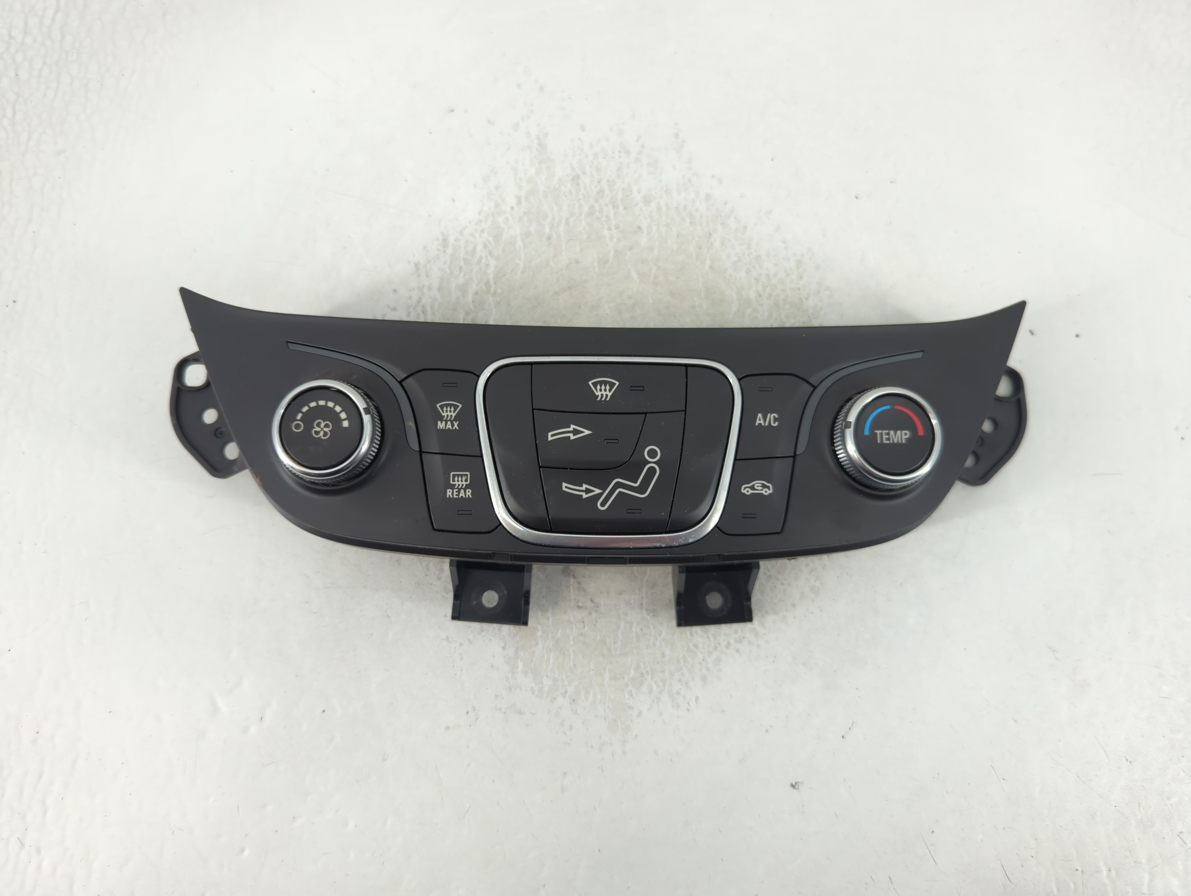 2018-2018 Chevrolet Equinox Ac Heater Climate Control 84175393 844762 - Oemusedautoparts1.com