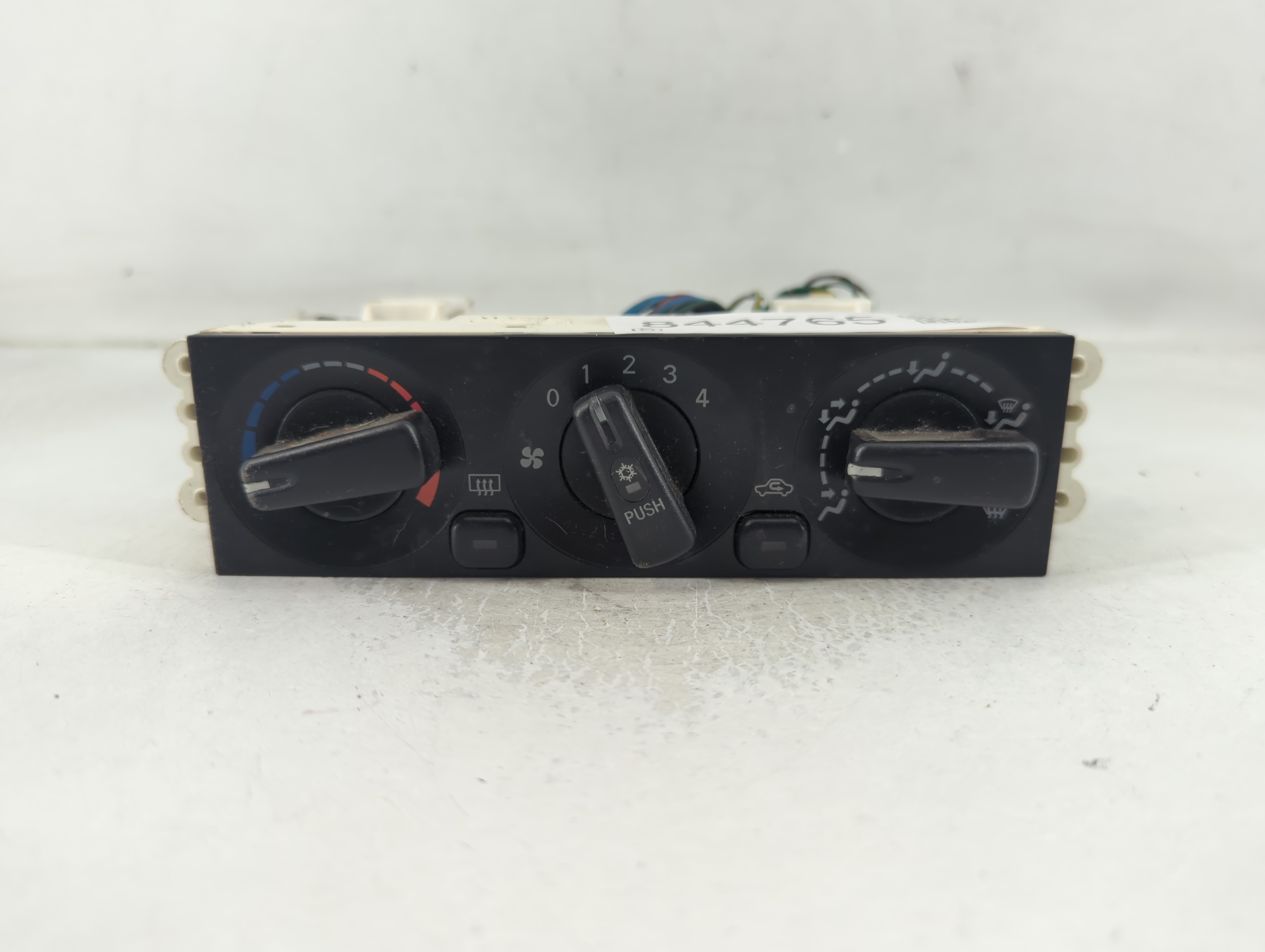 2003-2005 Mitsubishi Eclipse Ac Heater Climate Control Mr958510 844765 - Oemusedautoparts1.com