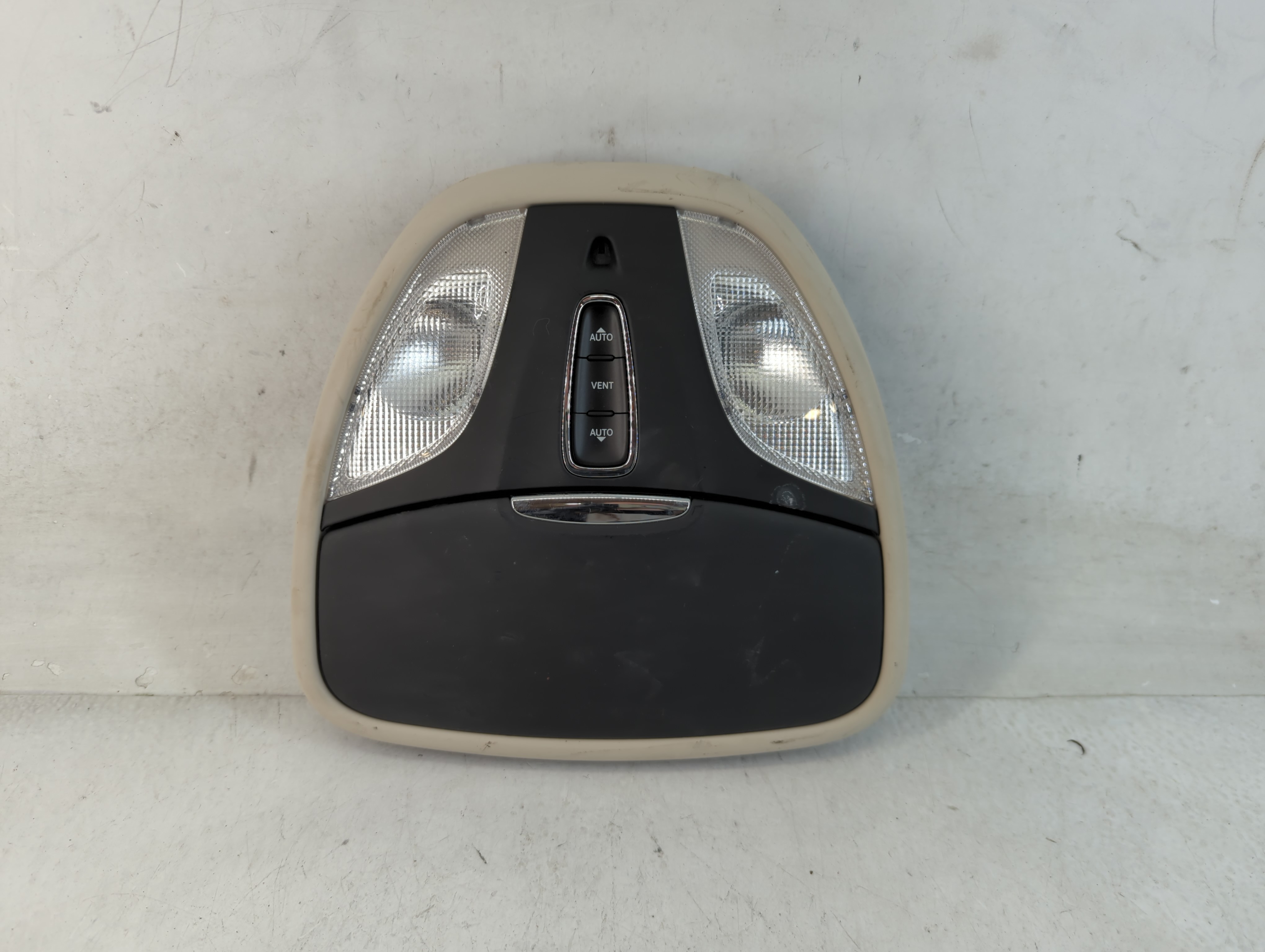 2015 Chrysler 200 Overhead Roof Console 844790 - Oemusedautoparts1.com