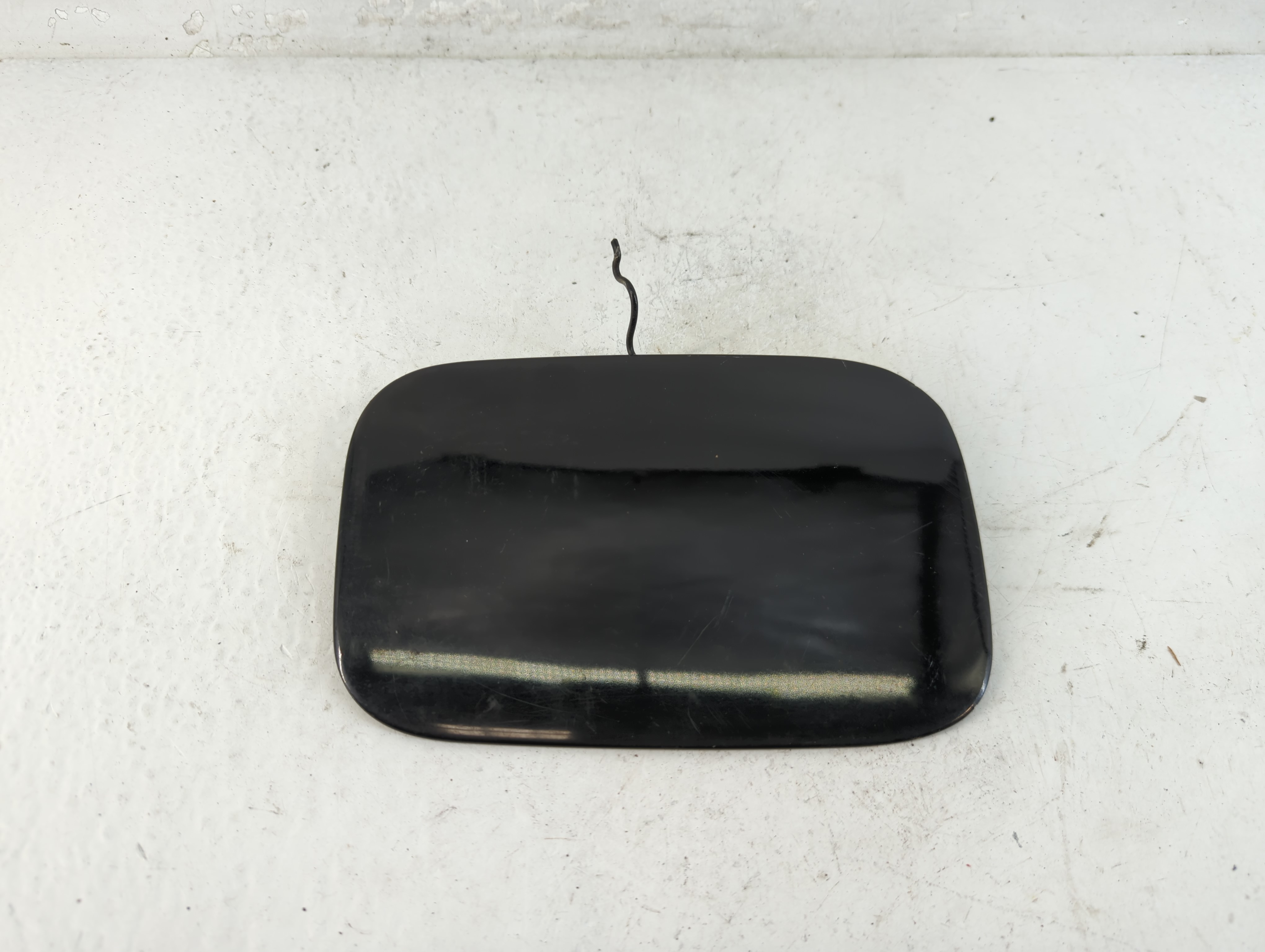 Picture of 2005 Bmw 330i Fuel Tank Door Lid Gas Tank 844845