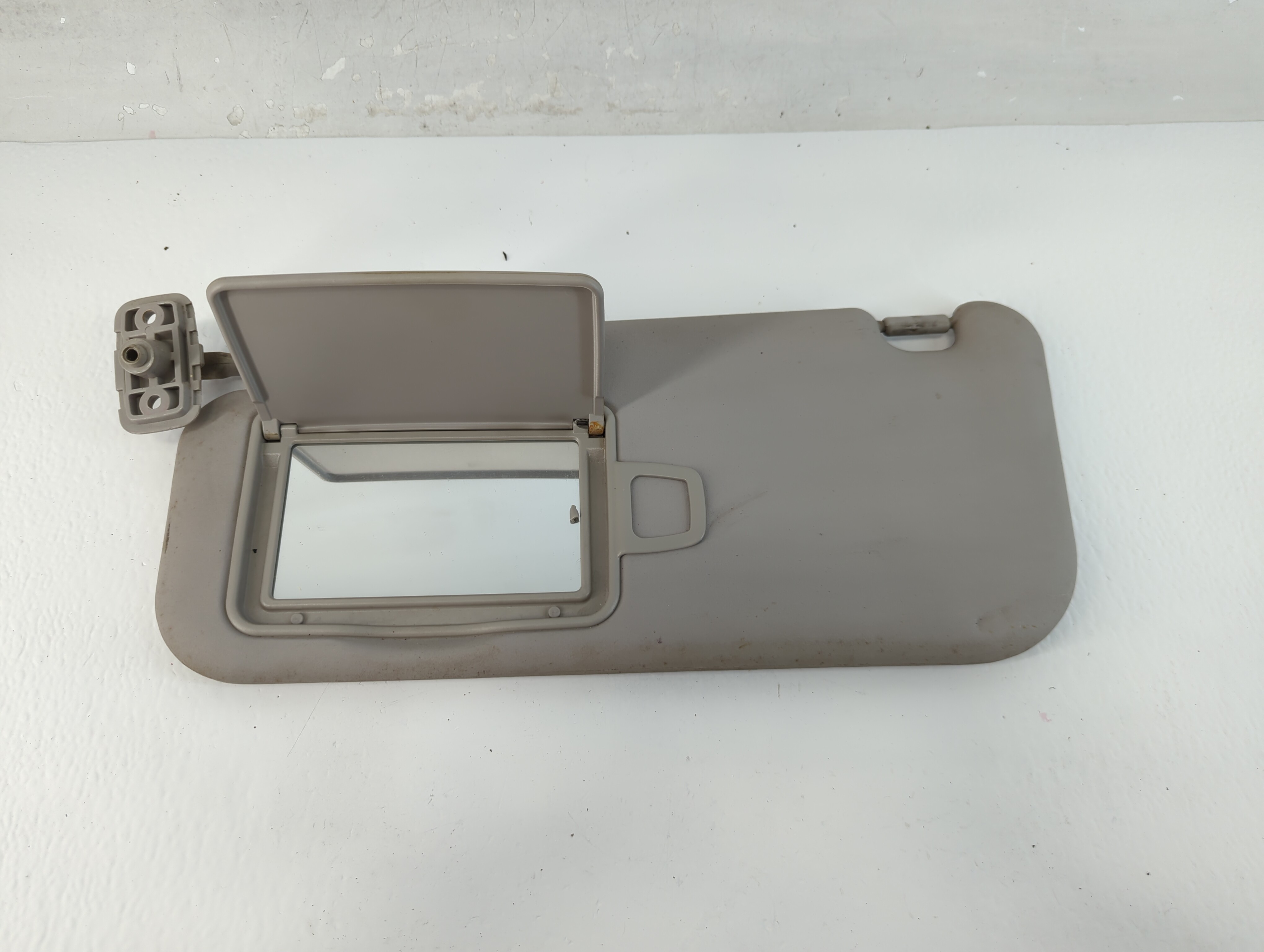 Picture of 2010-2013 Kia Soul Driver Sun Visor Mirror Left Sunvisor 844945