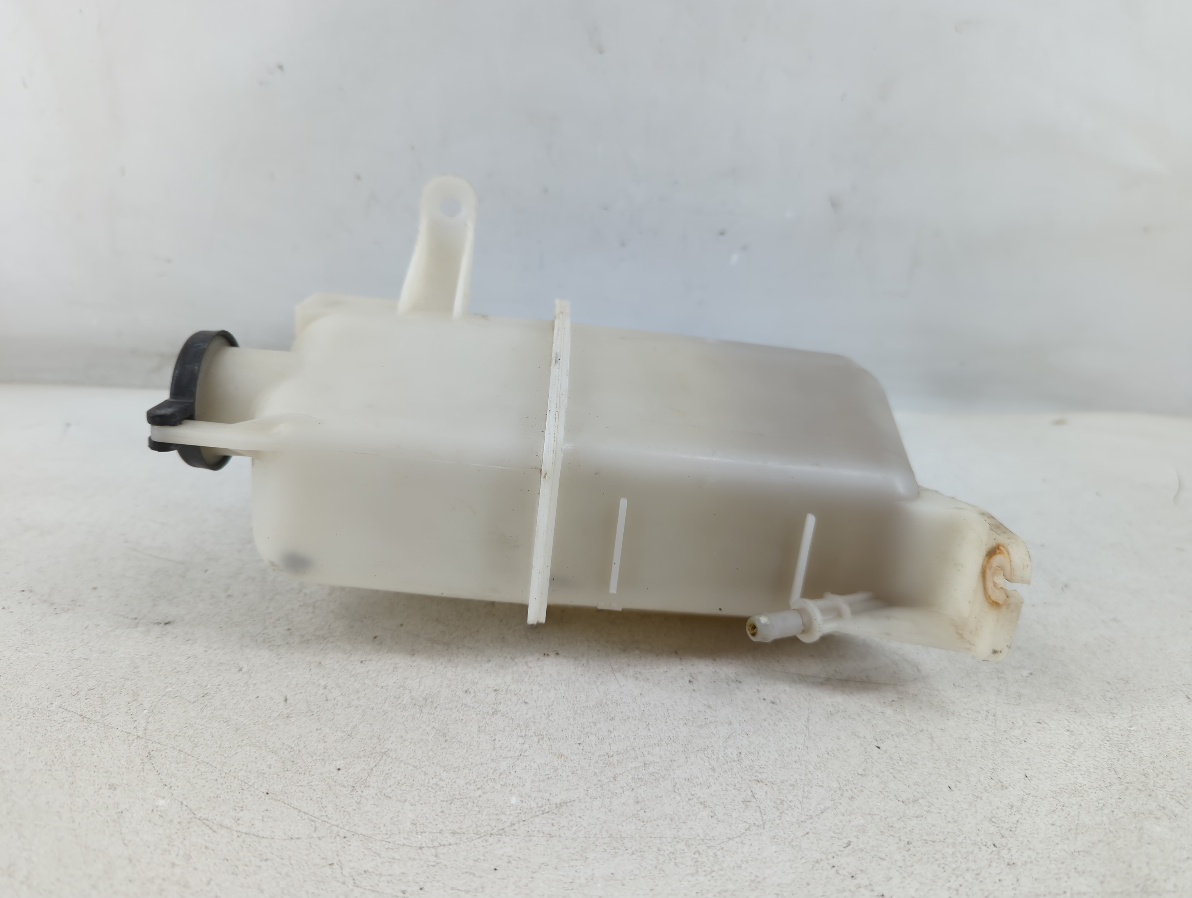 2007-2010 Hyundai Elantra Radiator Coolant Overflow Expansion Tank Bottle 845043 - Oemusedautoparts1.com