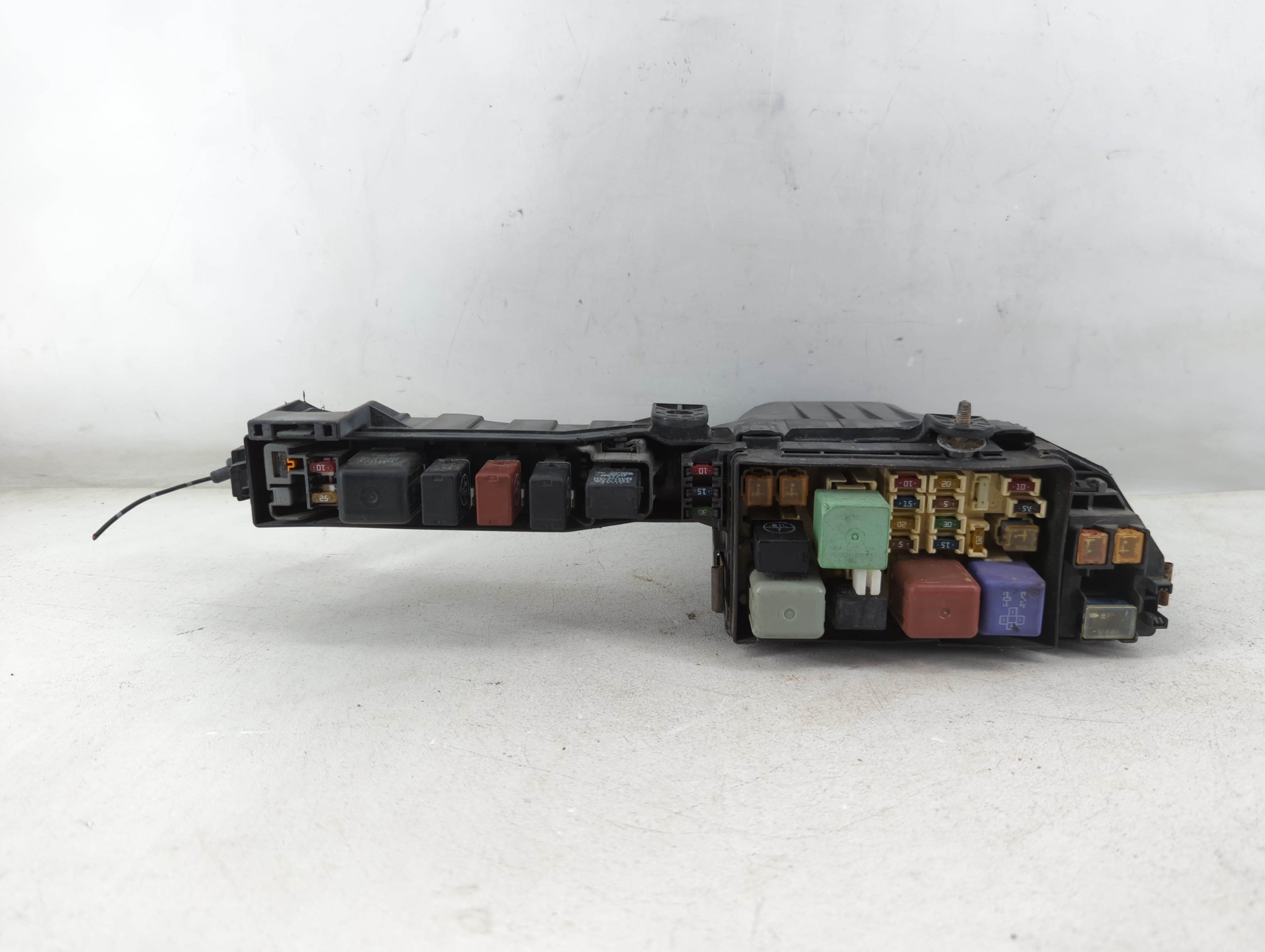 1999-2003 Toyota Solara Fusebox Fuse Box Relay Module 845390 - Oemusedautoparts1.com