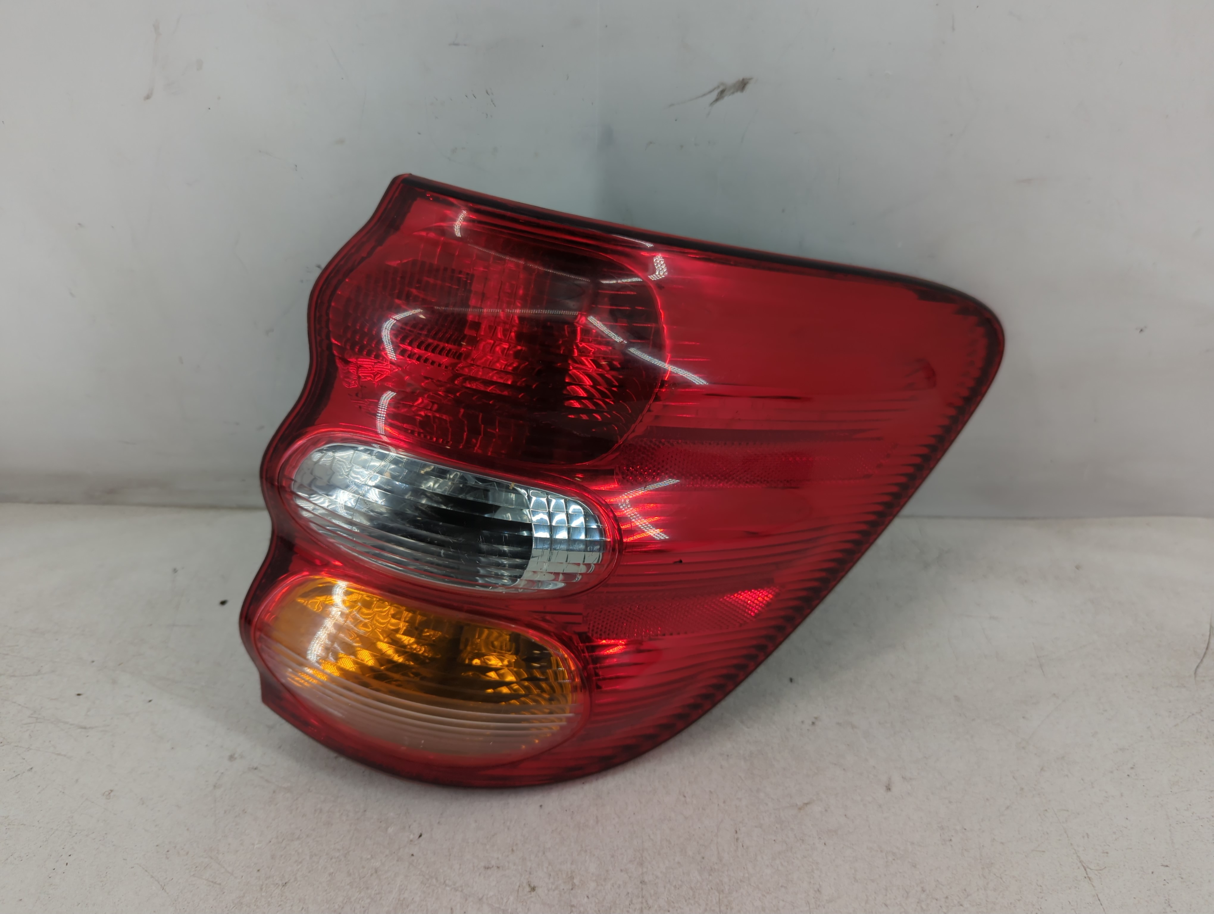 2001-2004 Toyota Sequoia Passenger Right Side Tail Light Taillight Oem 845581 - Oemusedautoparts1.com