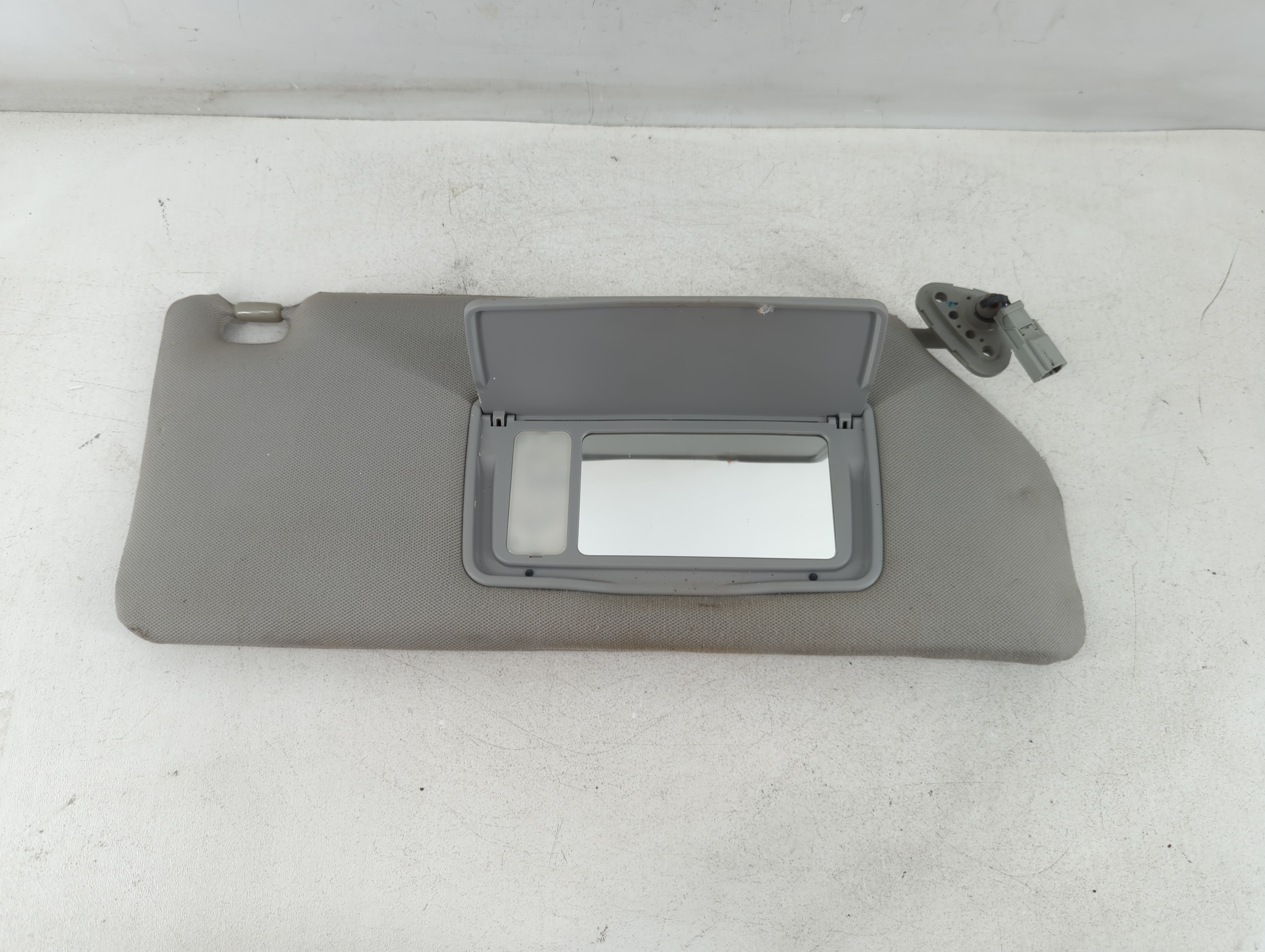 Picture of 2006-2010 Honda Odyssey Passenger Sun Visor Mirror Right Sunvisor 845720