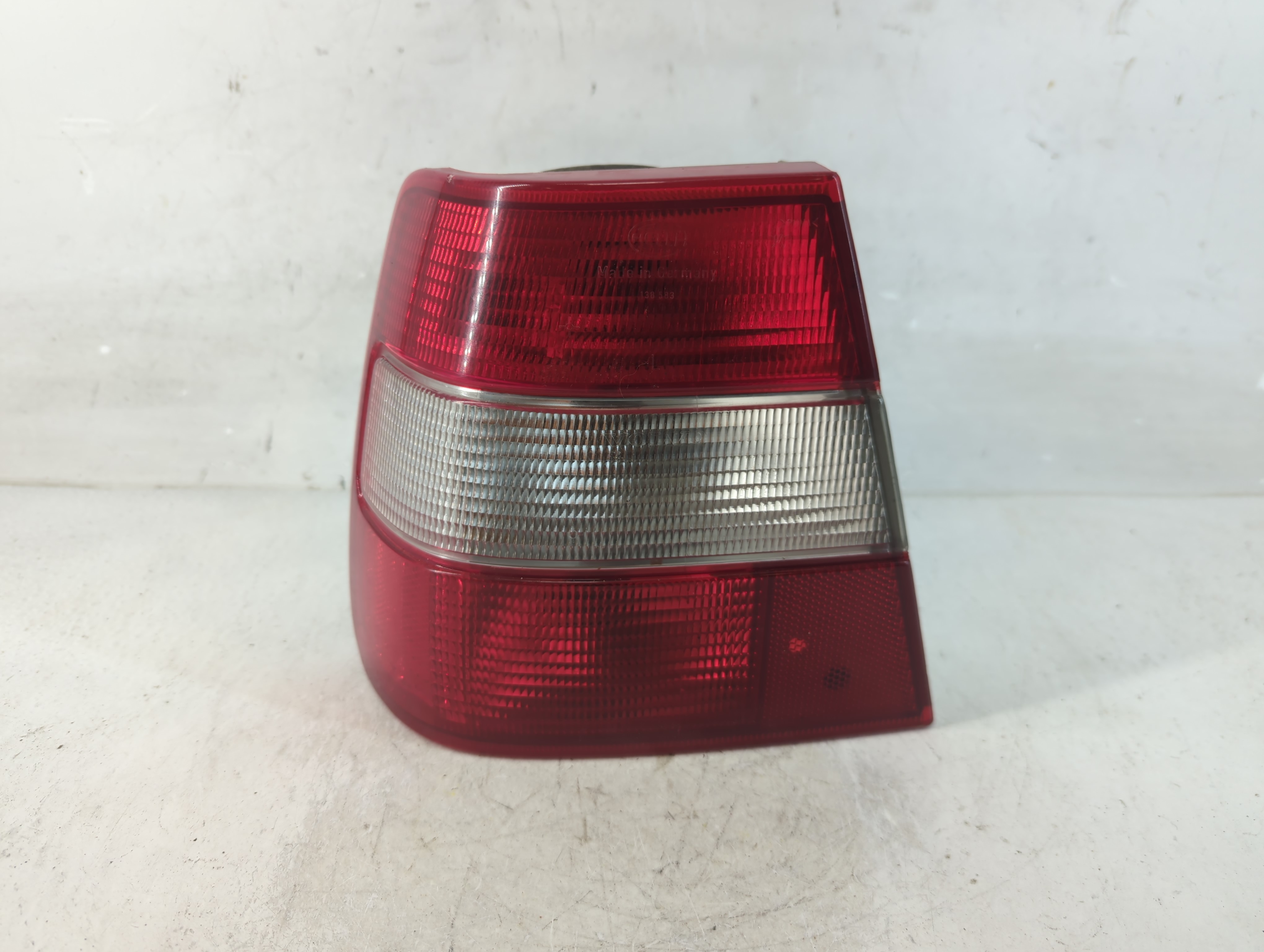 1997-1998 Volvo S90 Driver Left Side Tail Light Taillight Oem 845880 - Oemusedautoparts1.com