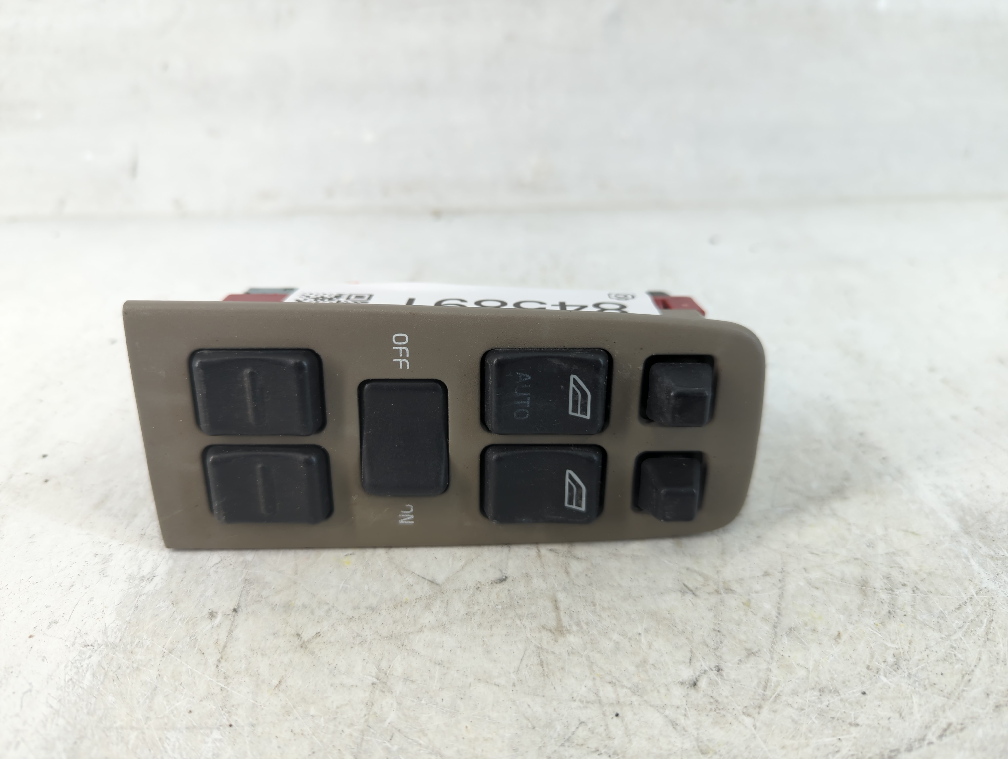 Picture of 1998 Volvo Volvo 90 Series Driver Left Door Master Power Window Switch 845891