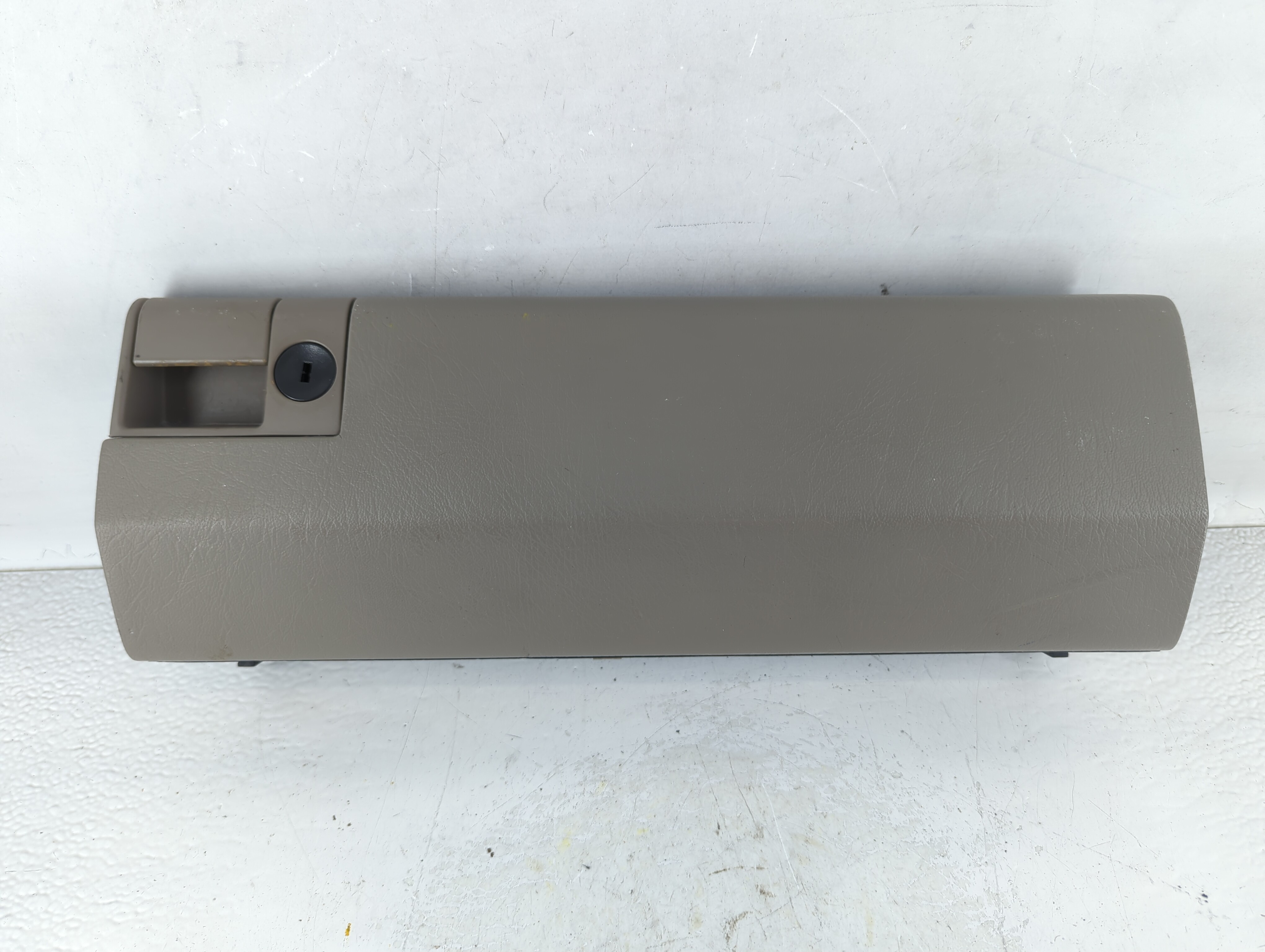 Picture of 1998 Volvo Volvo 90 Series Passenger Glove Box Door Storage Compartment 845918