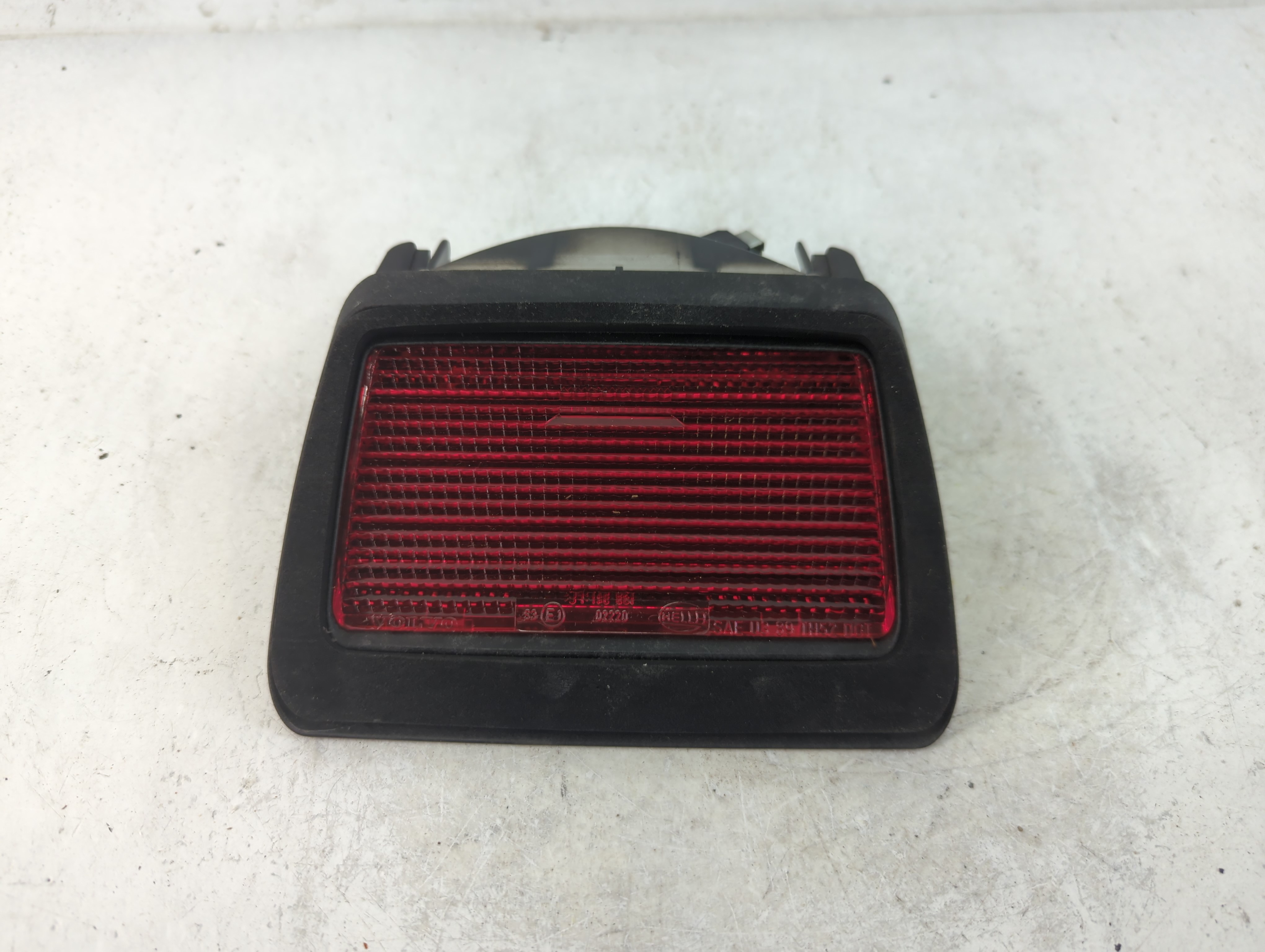 Picture of 1998 Volvo Volvo 90 Series Third Brake Light Tail Light 845933
