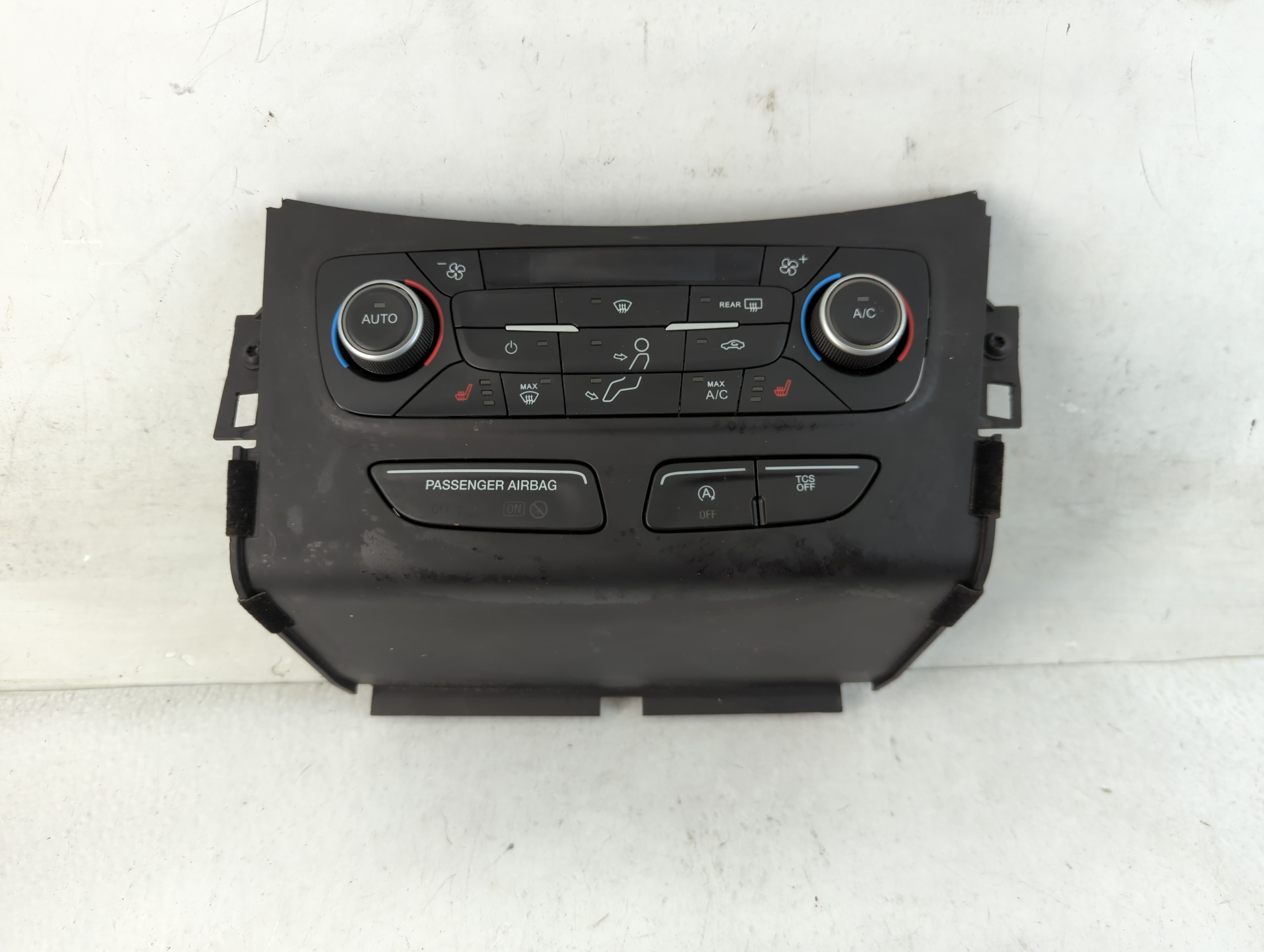 2018-2019 Ford Escape Ac Heater Climate Control Gj5t-18c612-cj 845953 - Oemusedautoparts1.com