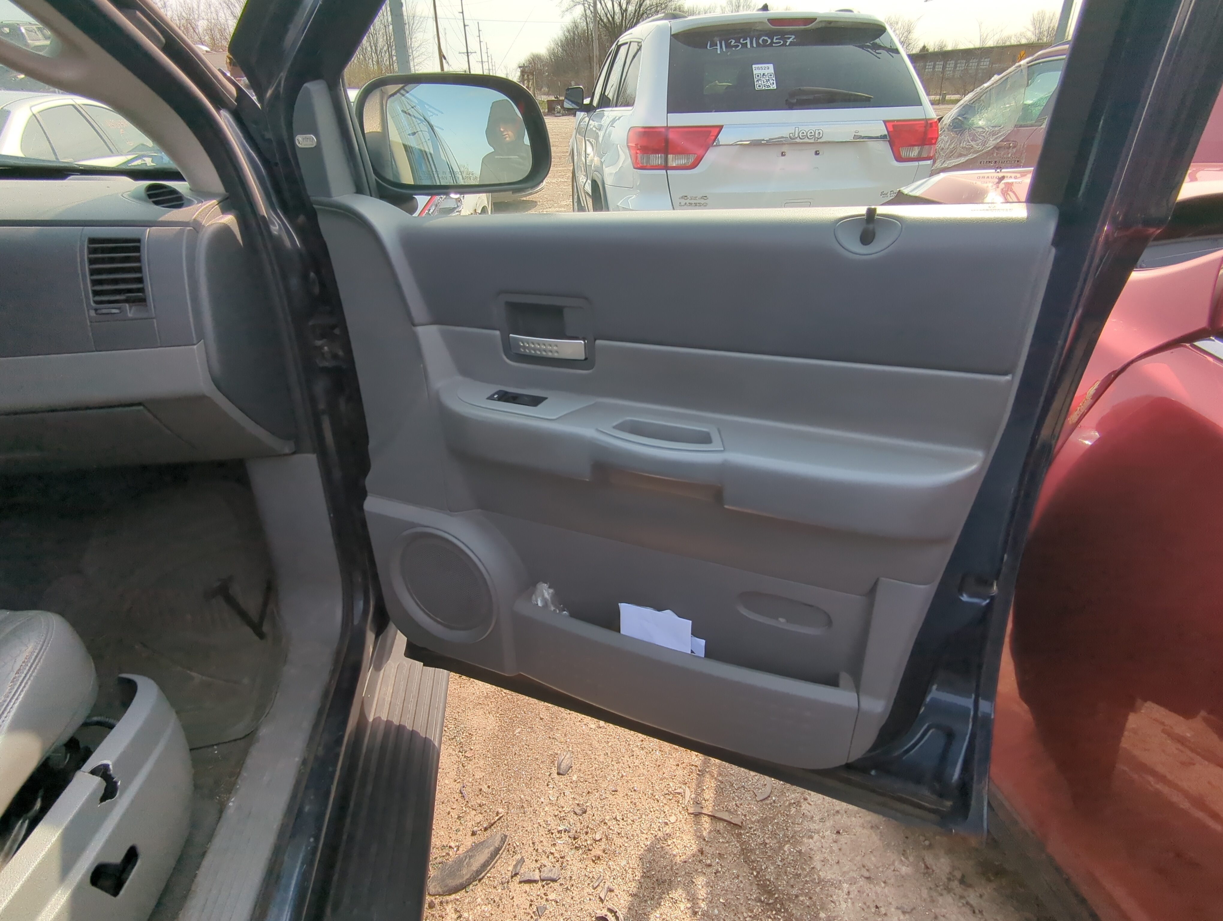 Picture of 2005 Dodge Durango Front Right Passenger Interior Door Panel Trim 846281