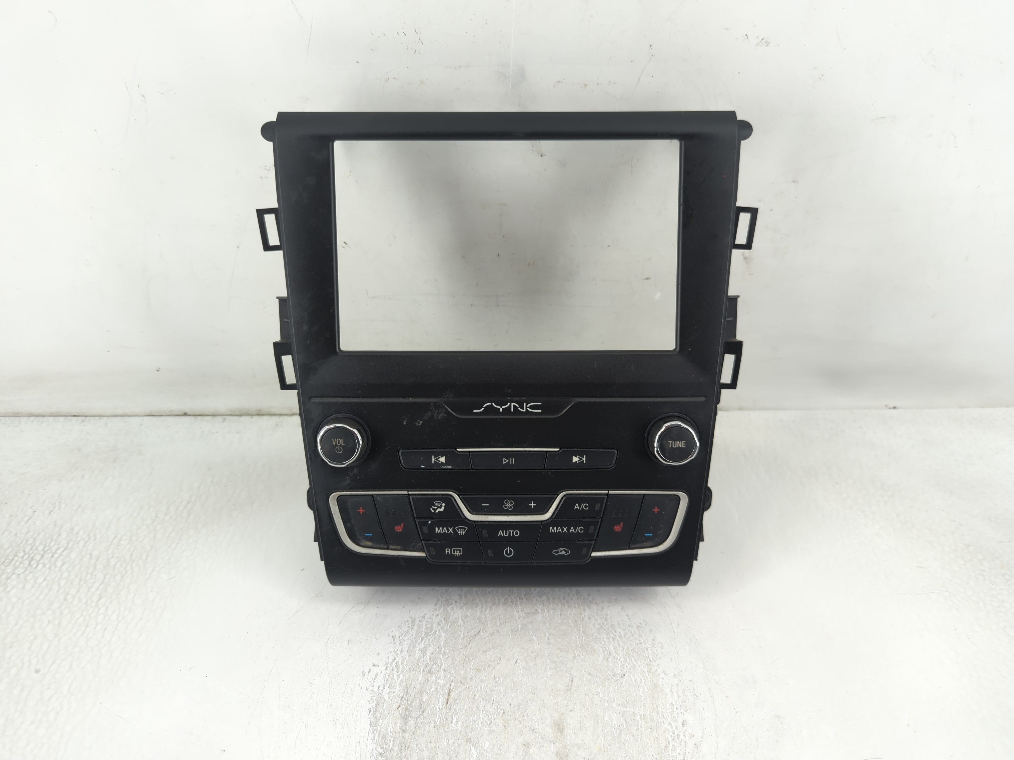 2019-2020 Ford Fusion Am Fm Cd Player Radio Receiver 846763 - Oemusedautoparts1.com