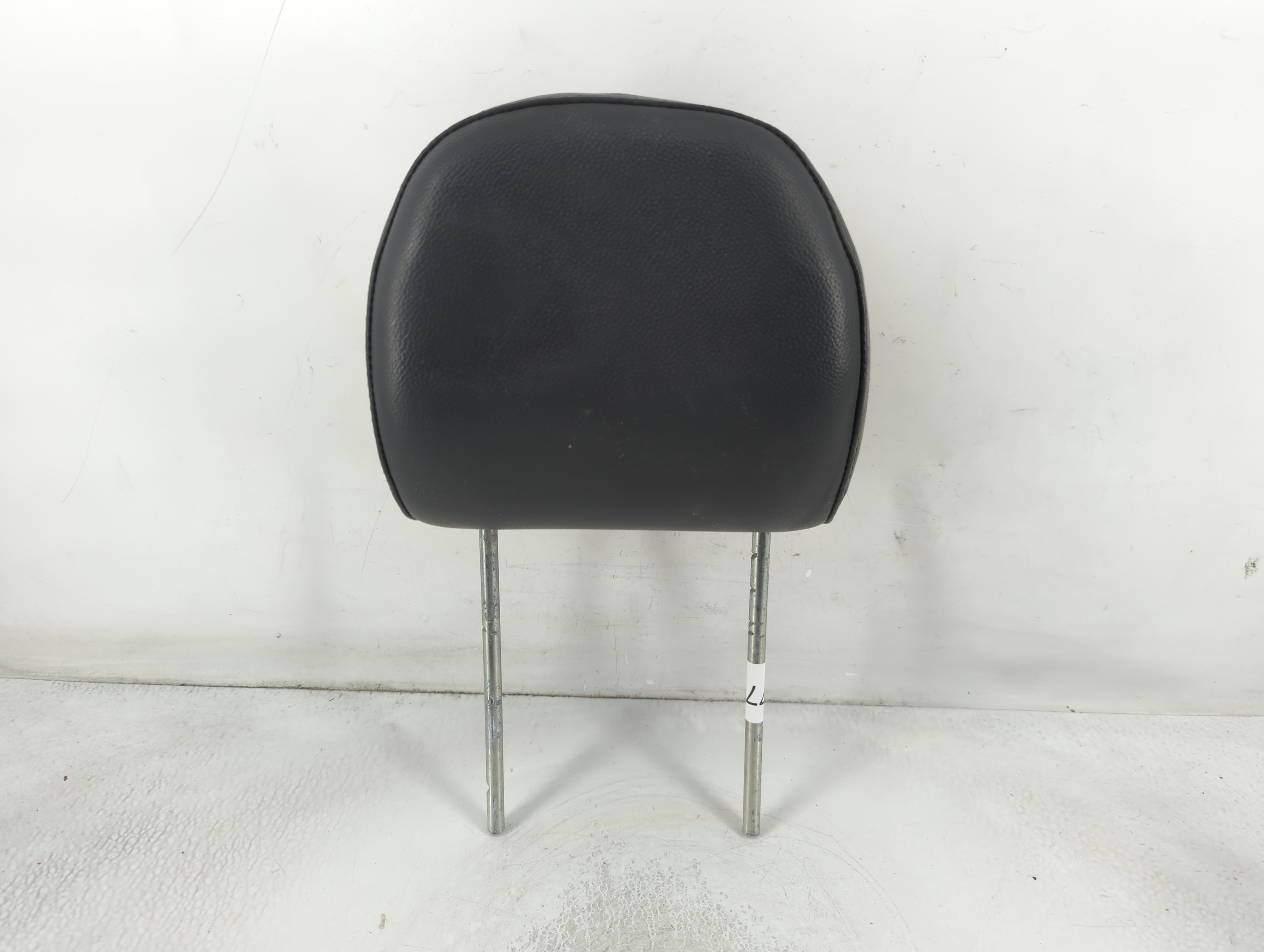 Picture of 2008-2010 Chrysler 300 Headrest Head Rest Front Driver Passenger Seat 846773