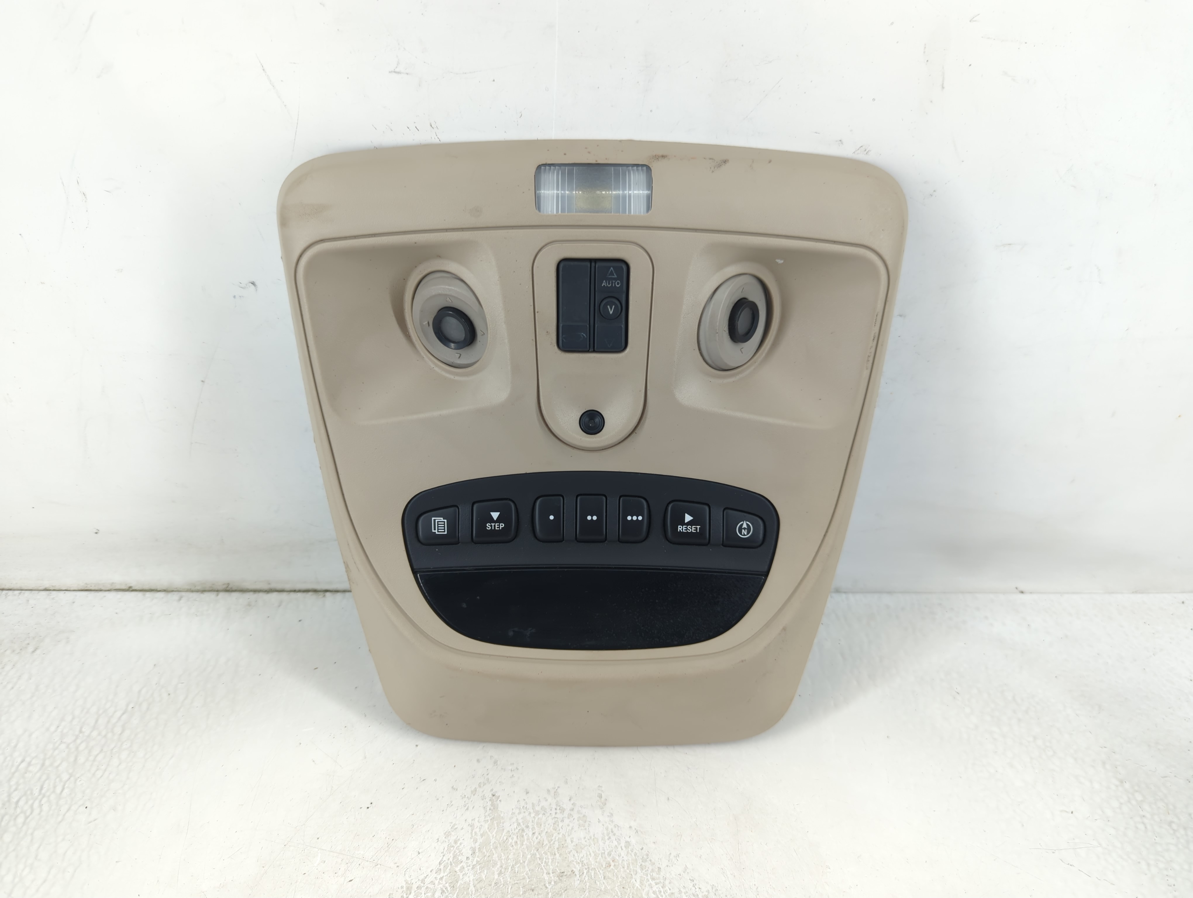 2007 Dodge Aspen Overhead Roof Console 847329 - Oemusedautoparts1.com