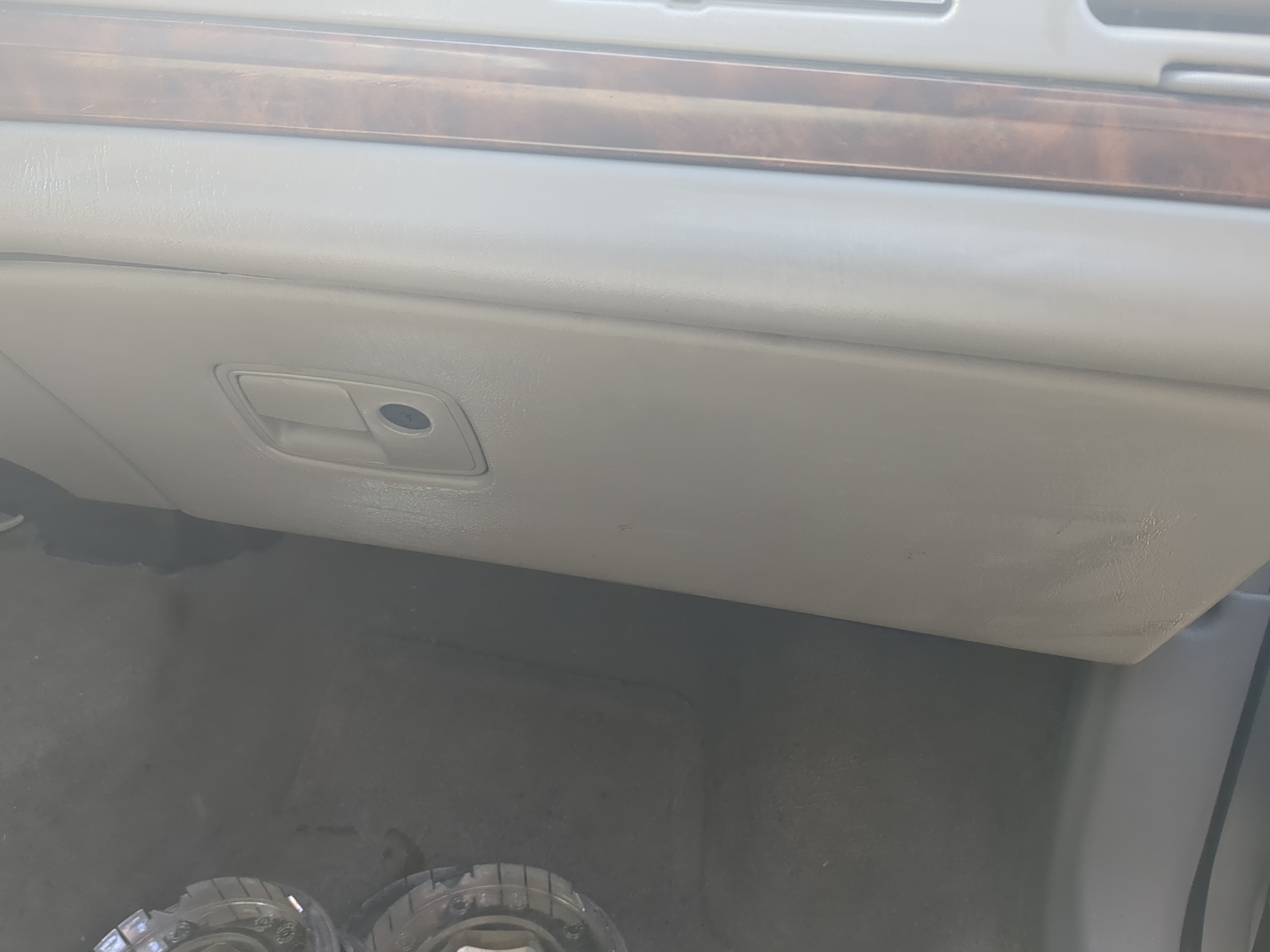 2005 Chevrolet Impala Passenger Glove Box Door Storage Compartment 847453 - Oemusedautoparts1.com