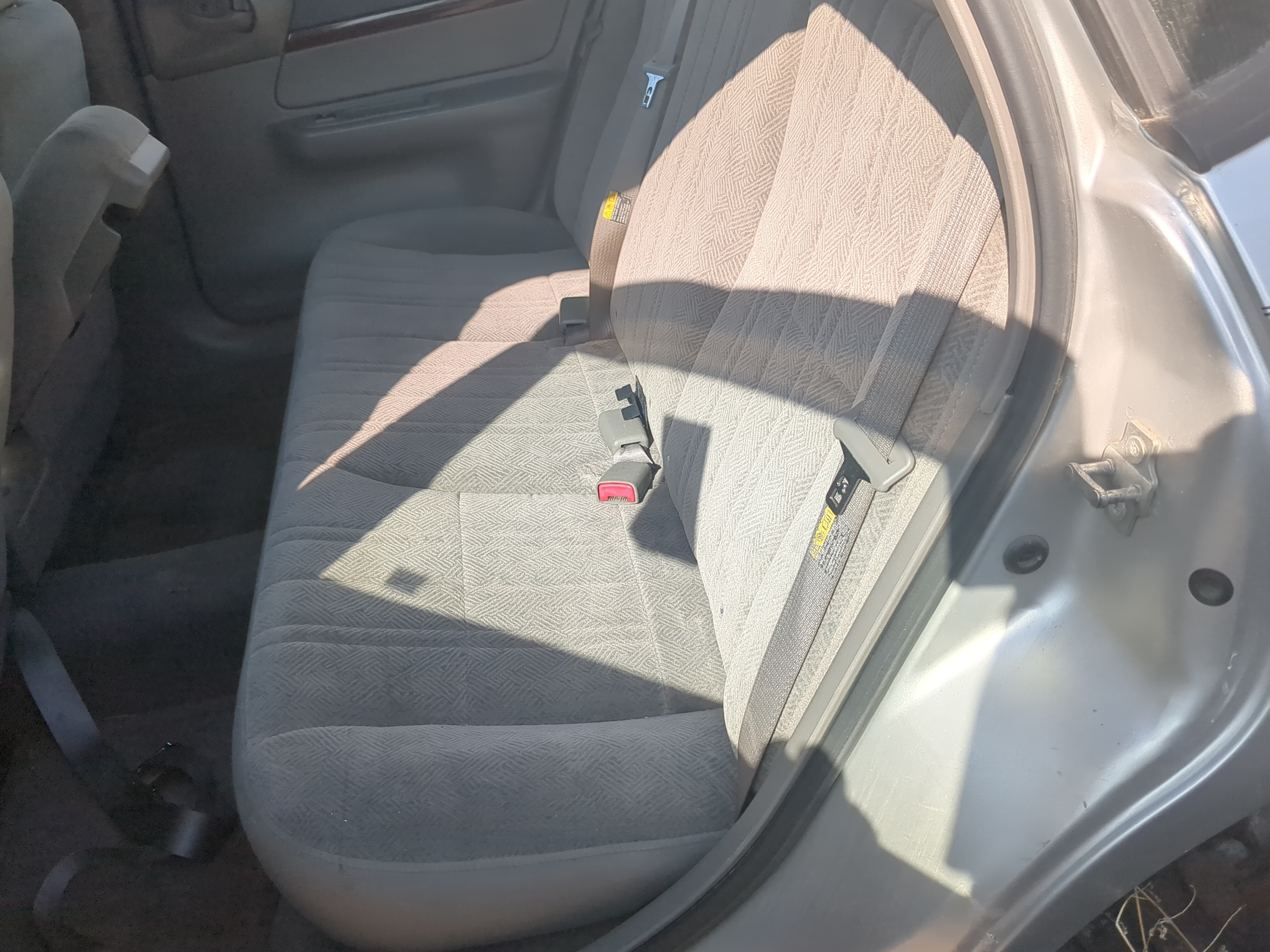 2005 Chevrolet Impala Rear Seat Oem 847464 - Oemusedautoparts1.com