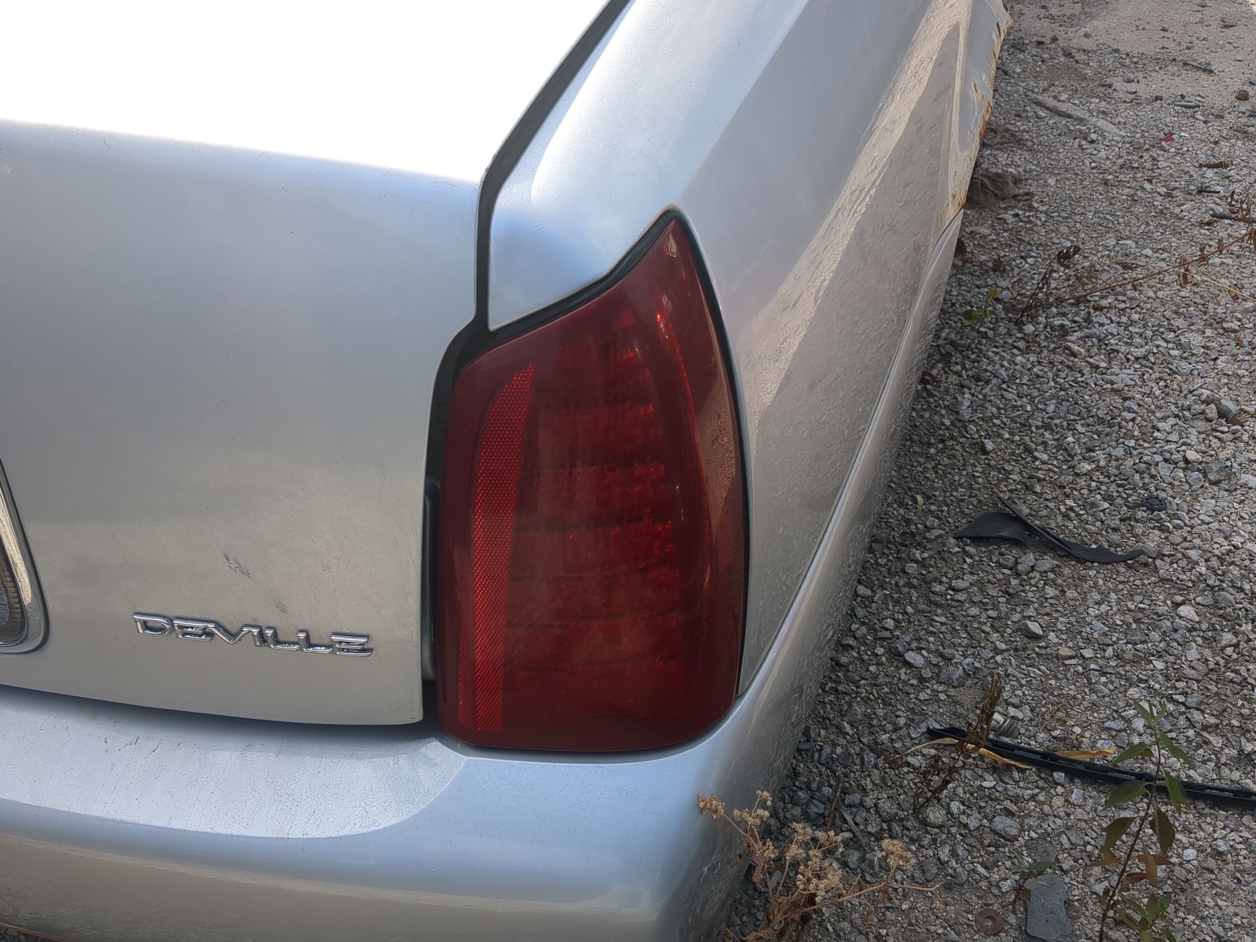 2000-2005 Cadillac Deville Passenger Right Side Tail Light Taillight Oem 847612 - Oemusedautoparts1.com