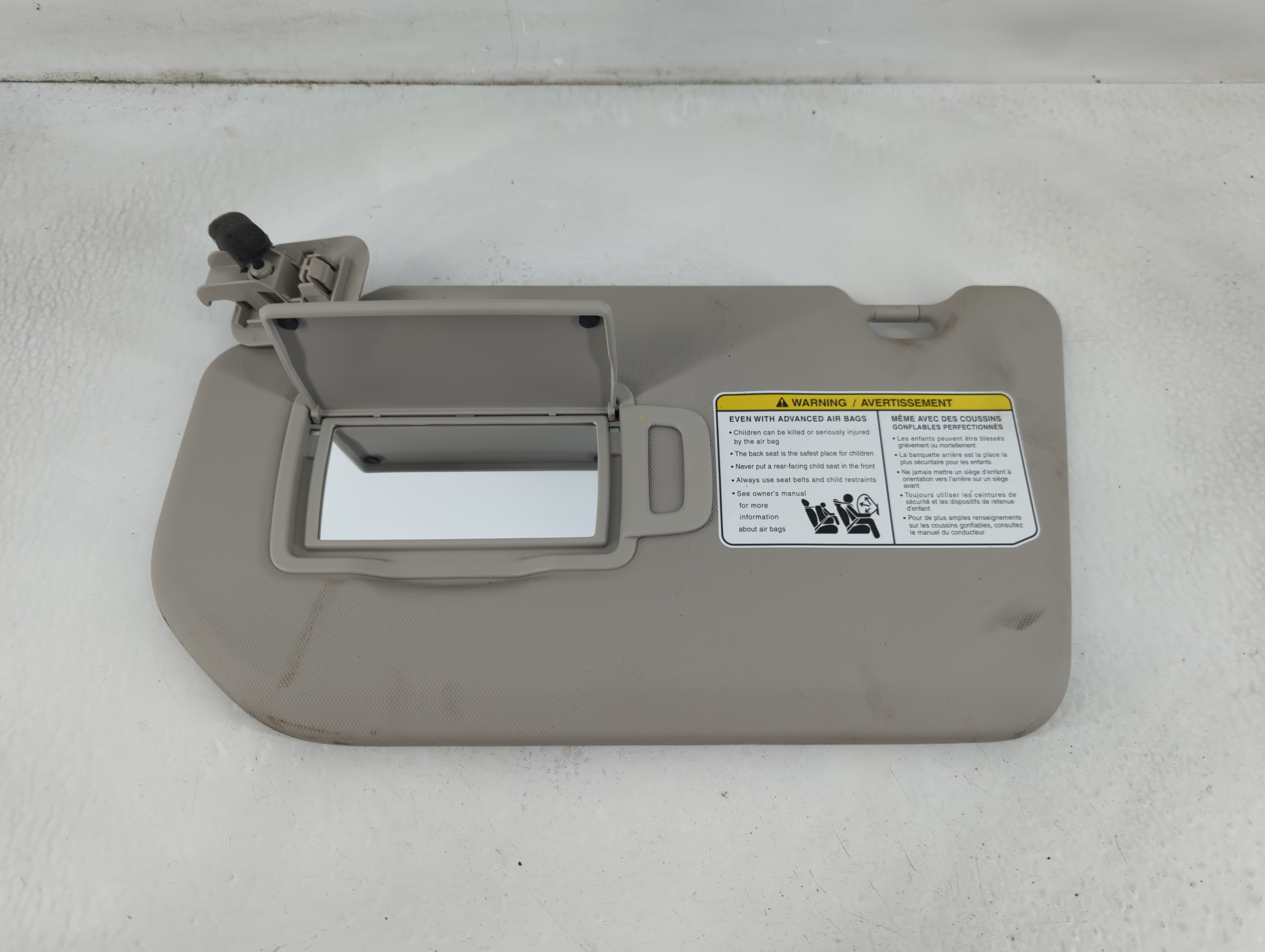2021-2022 Nissan Rogue Driver Sun Visor Mirror Left Sunvisor Grey 847713 - Oemusedautoparts1.com