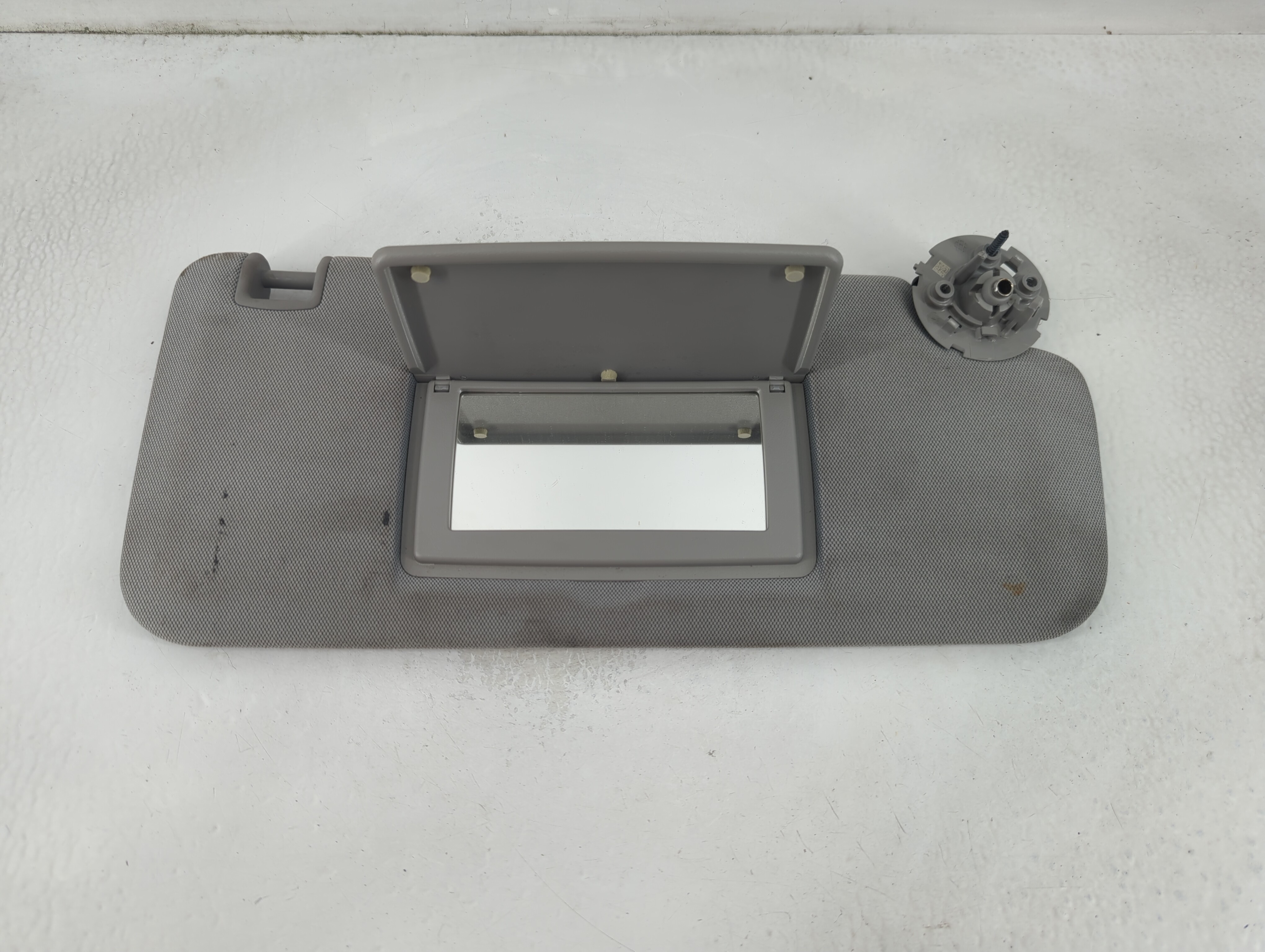 2017-2021 Chevrolet Trax Driver Sun Visor Mirror Left Sunvisor Grey 847806 - Oemusedautoparts1.com