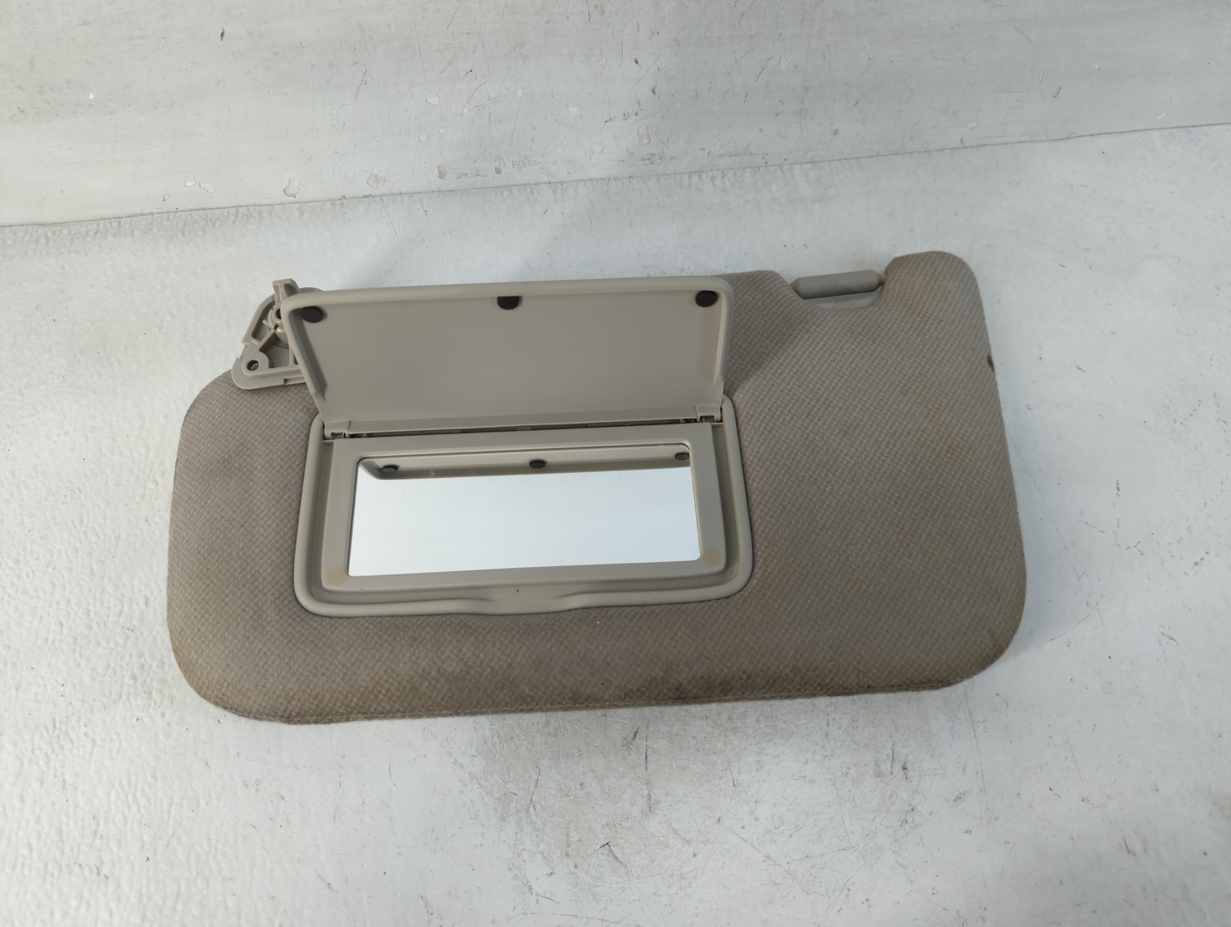 2013-2019 Nissan Sentra Driver Sun Visor Mirror Left Sunvisor Grey 847847 - Oemusedautoparts1.com